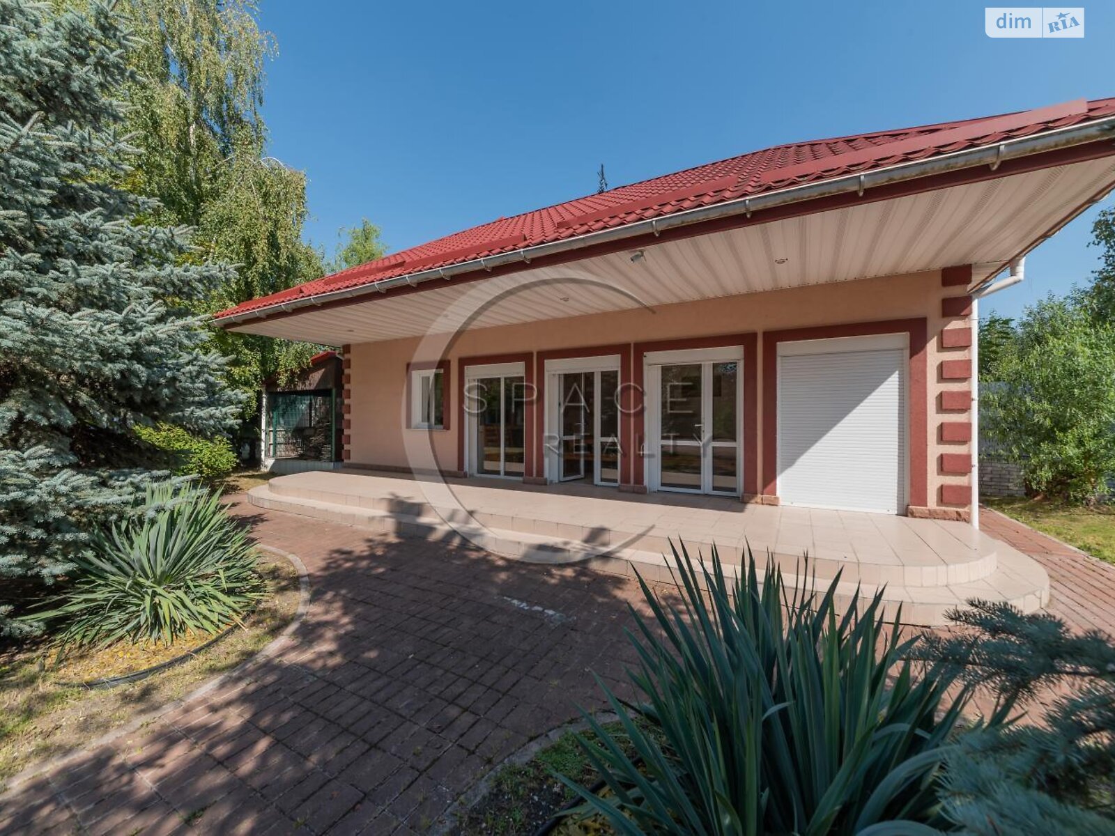 трехэтажный дом с гаражом, 460.5 кв. м, кирпич. Продажа в Мархалевке фото 1 трехэтажный дом с гаражом, 460.5 кв. м, кирпич. Продажа в Мархалевке фото 1