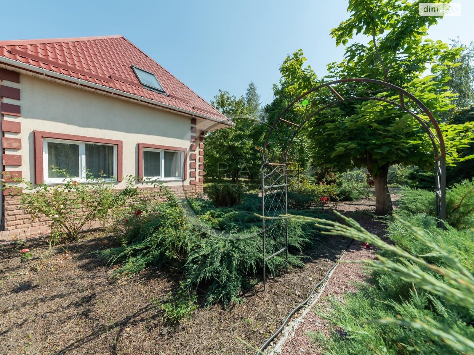 трехэтажный дом с гаражом, 460.5 кв. м, кирпич. Продажа в Мархалевке фото 1 трехэтажный дом с гаражом, 460.5 кв. м, кирпич. Продажа в Мархалевке фото 1
