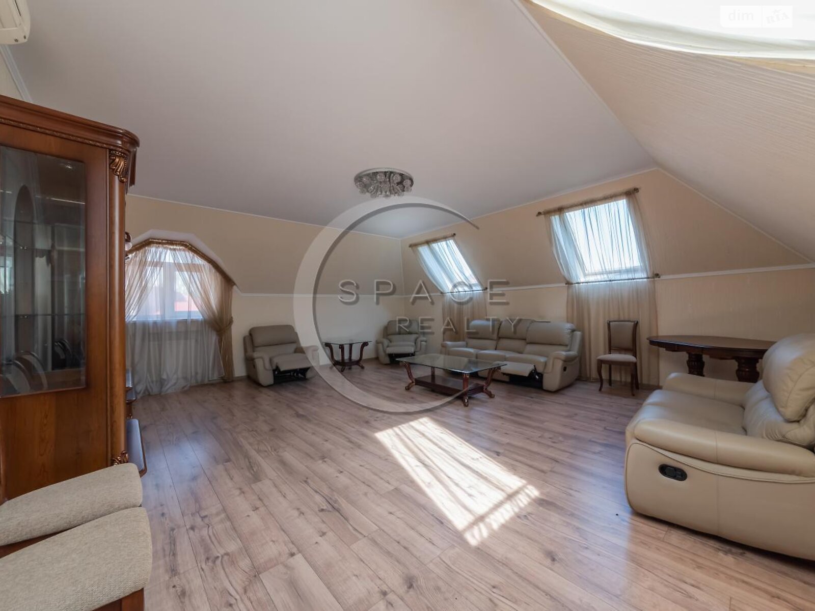 трехэтажный дом с гаражом, 460.5 кв. м, кирпич. Продажа в Мархалевке фото 1 трехэтажный дом с гаражом, 460.5 кв. м, кирпич. Продажа в Мархалевке фото 1