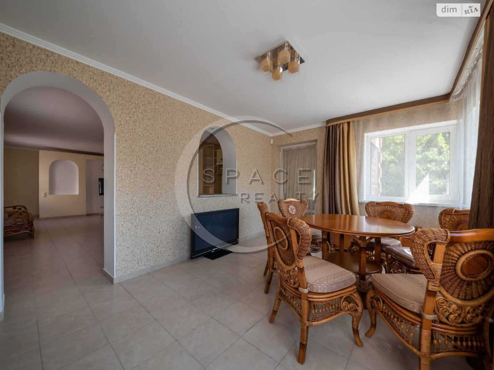 трехэтажный дом с гаражом, 460.5 кв. м, кирпич. Продажа в Мархалевке фото 1 трехэтажный дом с гаражом, 460.5 кв. м, кирпич. Продажа в Мархалевке фото 1