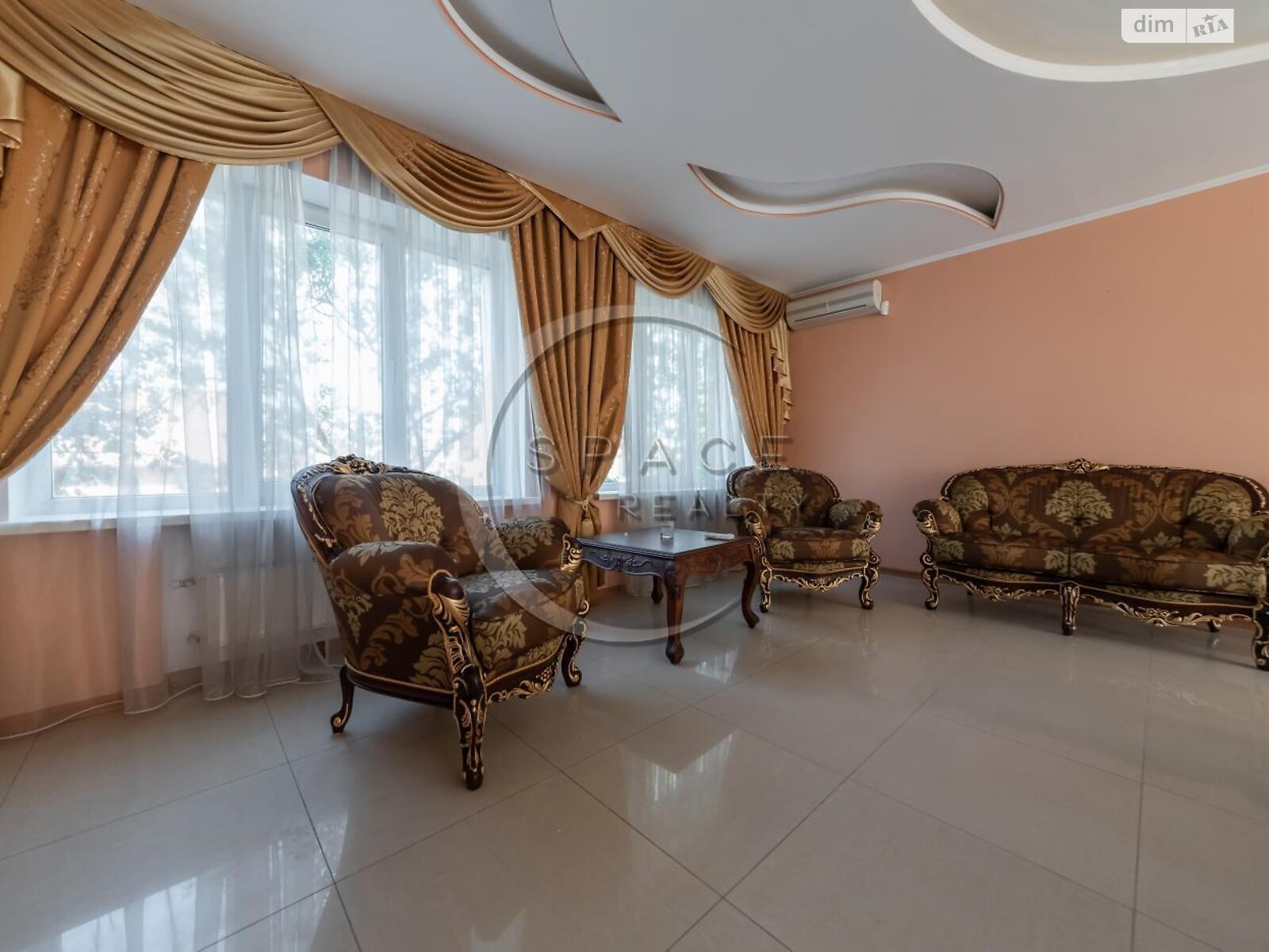 трехэтажный дом с гаражом, 460.5 кв. м, кирпич. Продажа в Мархалевке фото 1 трехэтажный дом с гаражом, 460.5 кв. м, кирпич. Продажа в Мархалевке фото 1