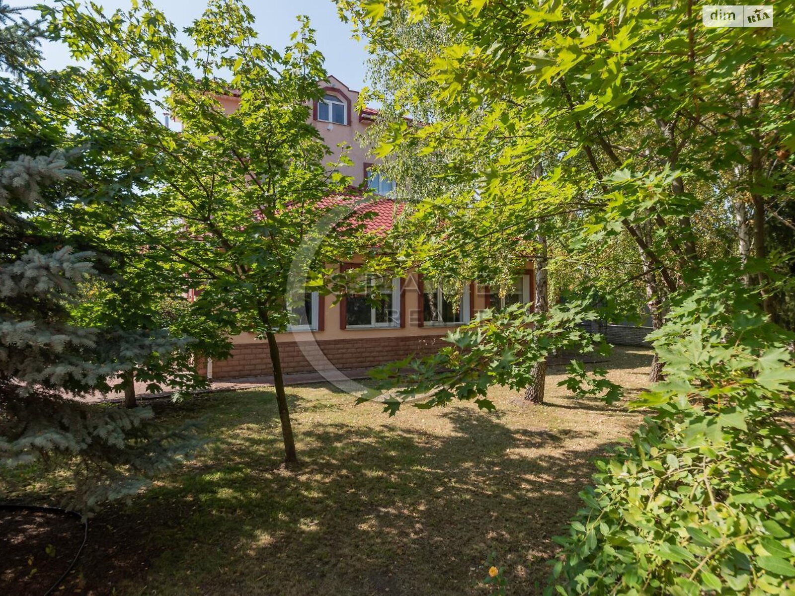 трехэтажный дом с гаражом, 460.5 кв. м, кирпич. Продажа в Мархалевке фото 1 трехэтажный дом с гаражом, 460.5 кв. м, кирпич. Продажа в Мархалевке фото 1