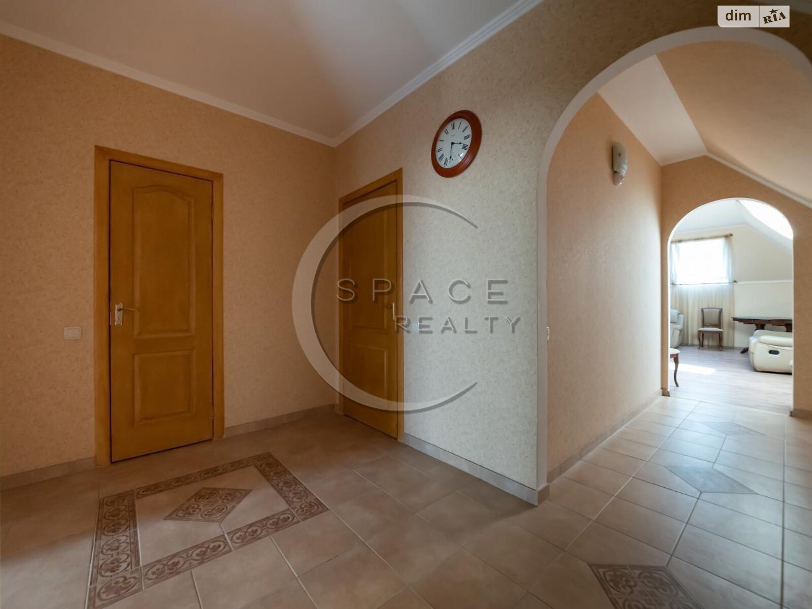 трехэтажный дом с гаражом, 460.5 кв. м, кирпич. Продажа в Мархалевке фото 1 трехэтажный дом с гаражом, 460.5 кв. м, кирпич. Продажа в Мархалевке фото 1