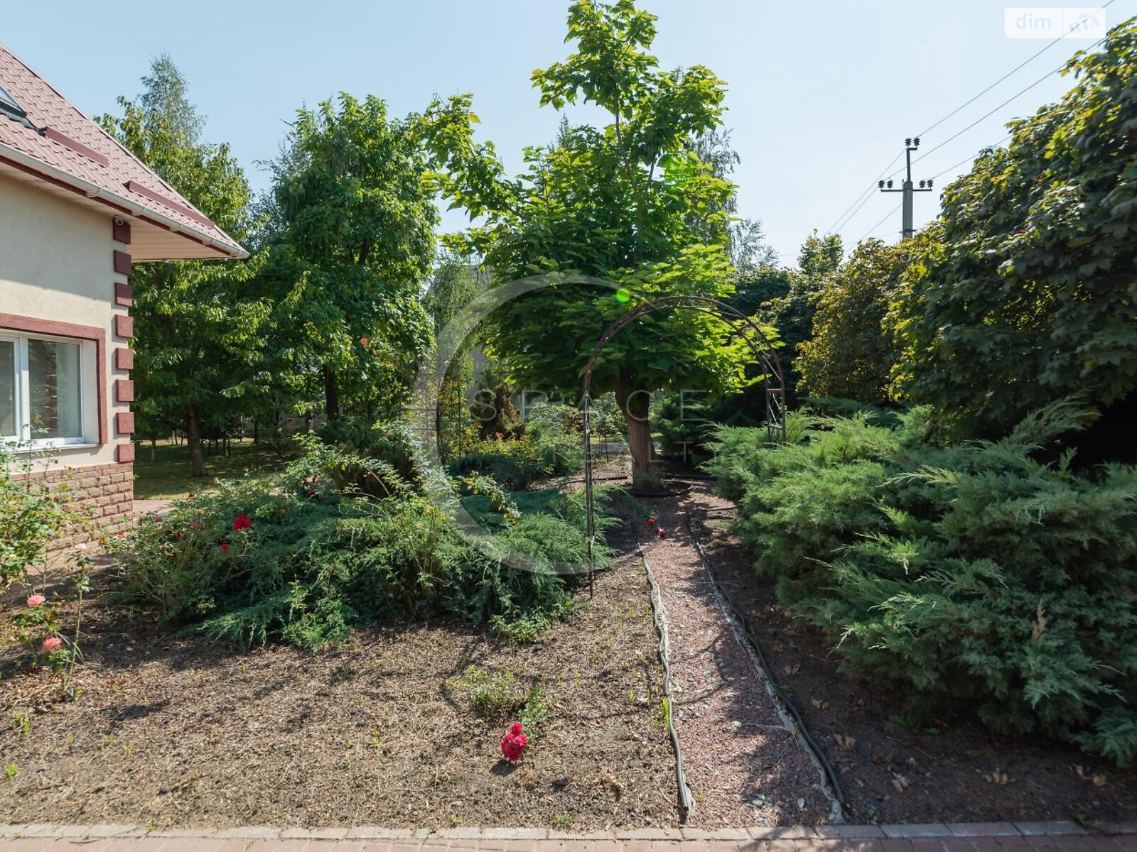 трехэтажный дом с гаражом, 460.5 кв. м, кирпич. Продажа в Мархалевке фото 1 трехэтажный дом с гаражом, 460.5 кв. м, кирпич. Продажа в Мархалевке фото 1