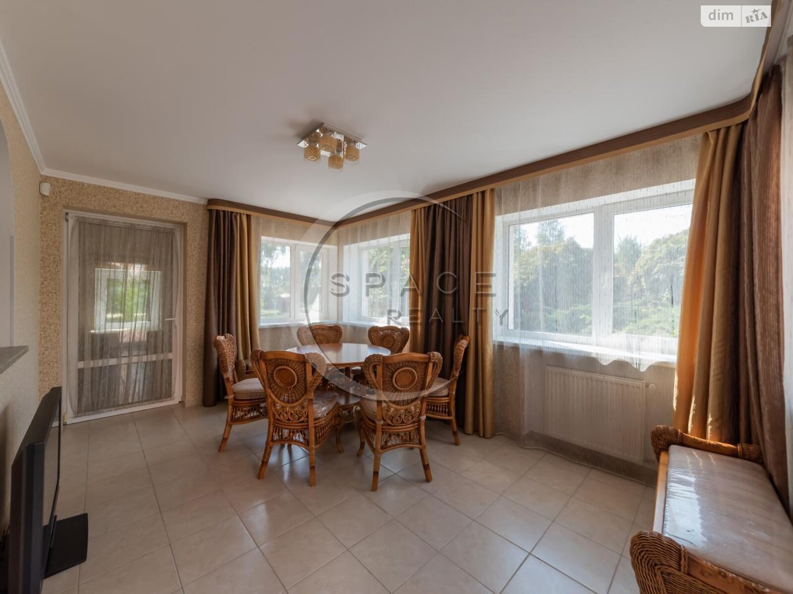 трехэтажный дом с гаражом, 460.5 кв. м, кирпич. Продажа в Мархалевке фото 1 трехэтажный дом с гаражом, 460.5 кв. м, кирпич. Продажа в Мархалевке фото 1
