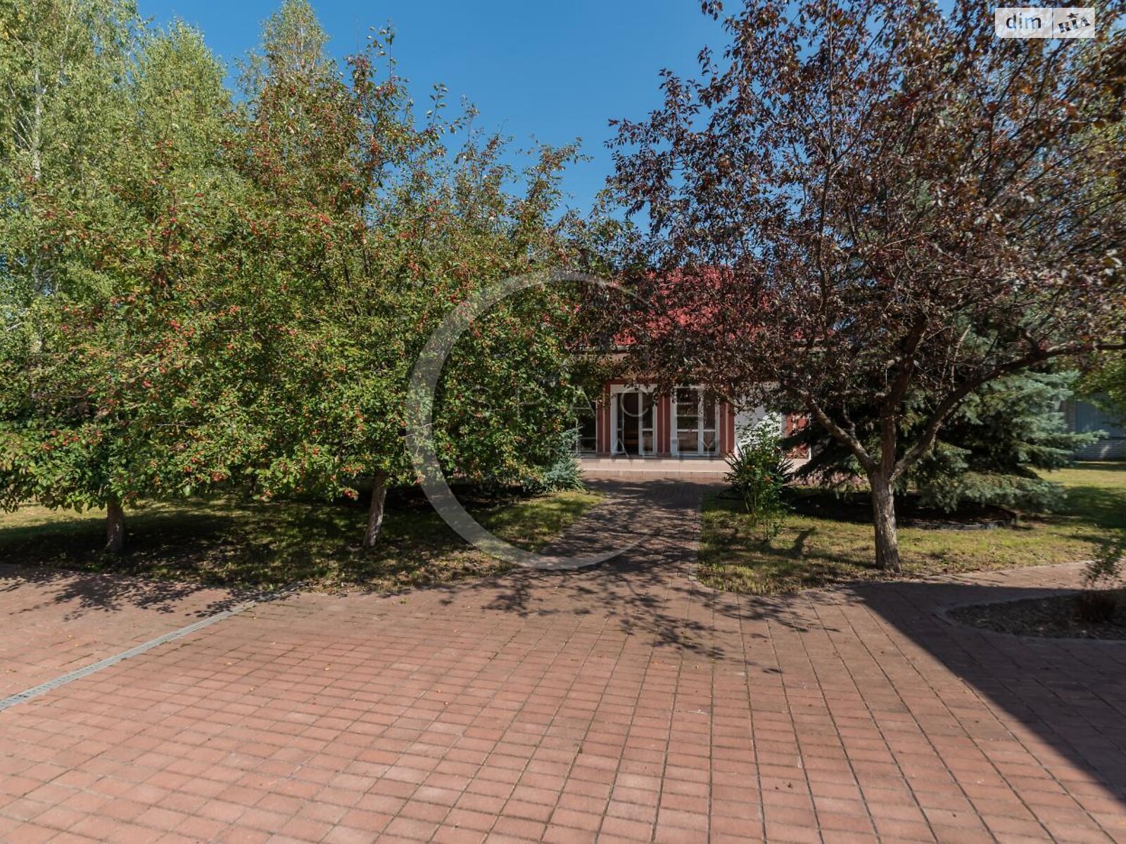 трехэтажный дом с гаражом, 460.5 кв. м, кирпич. Продажа в Мархалевке фото 1 трехэтажный дом с гаражом, 460.5 кв. м, кирпич. Продажа в Мархалевке фото 1