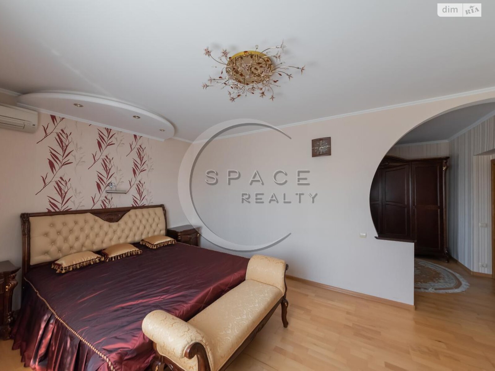 трехэтажный дом с гаражом, 460.5 кв. м, кирпич. Продажа в Мархалевке фото 1 трехэтажный дом с гаражом, 460.5 кв. м, кирпич. Продажа в Мархалевке фото 1
