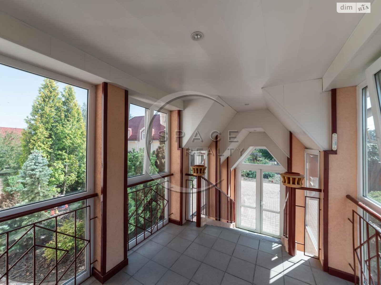 трехэтажный дом с гаражом, 460.5 кв. м, кирпич. Продажа в Мархалевке фото 1 трехэтажный дом с гаражом, 460.5 кв. м, кирпич. Продажа в Мархалевке фото 1
