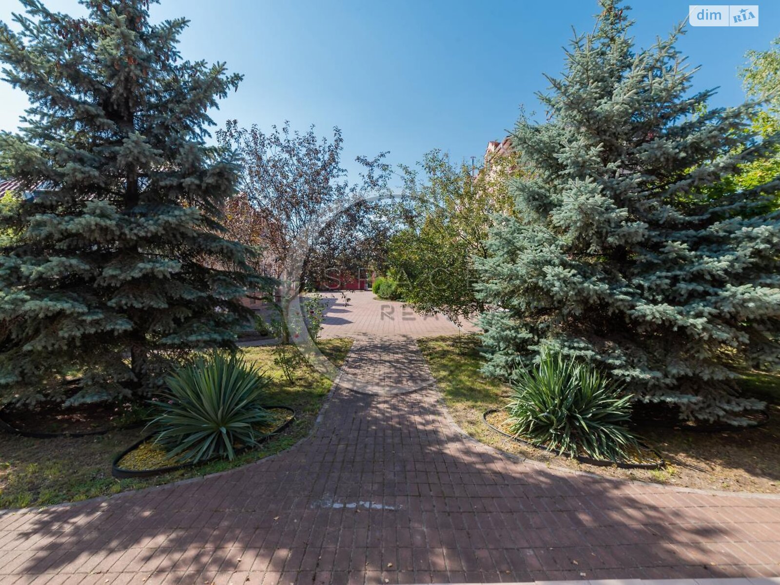 трехэтажный дом с гаражом, 460.5 кв. м, кирпич. Продажа в Мархалевке фото 1 трехэтажный дом с гаражом, 460.5 кв. м, кирпич. Продажа в Мархалевке фото 1