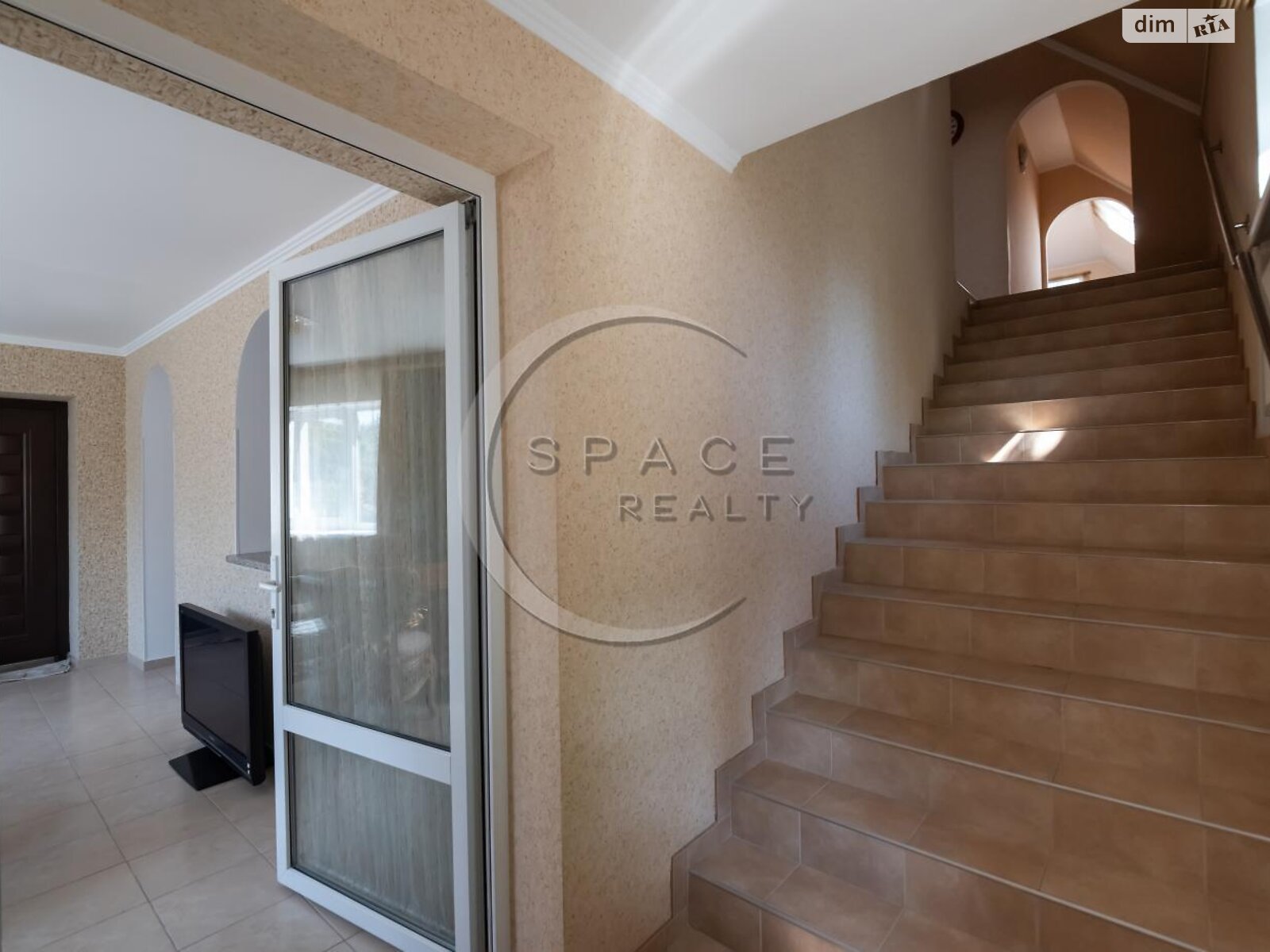 трехэтажный дом с гаражом, 460.5 кв. м, кирпич. Продажа в Мархалевке фото 1 трехэтажный дом с гаражом, 460.5 кв. м, кирпич. Продажа в Мархалевке фото 1