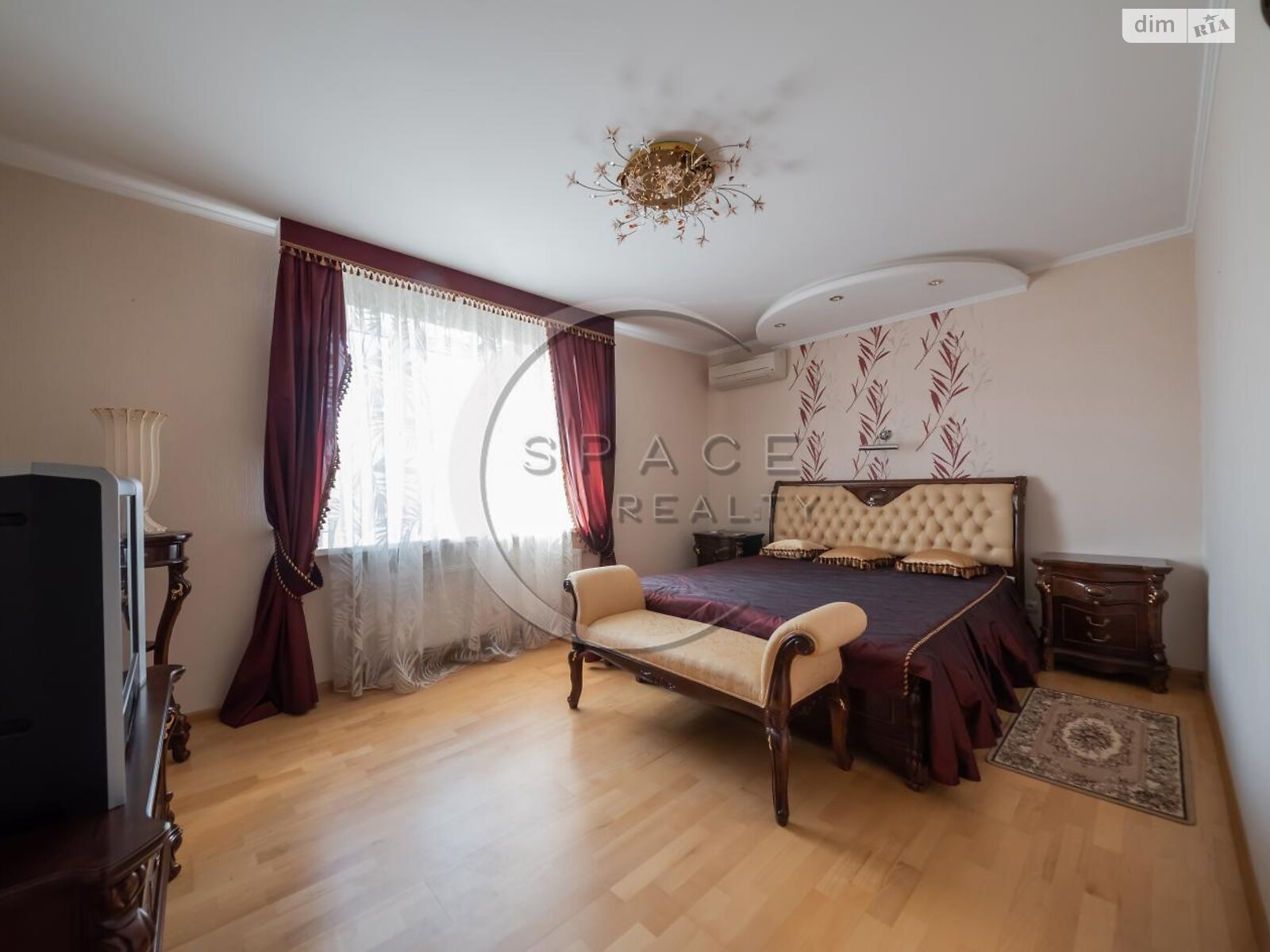 трехэтажный дом с гаражом, 460.5 кв. м, кирпич. Продажа в Мархалевке фото 1 трехэтажный дом с гаражом, 460.5 кв. м, кирпич. Продажа в Мархалевке фото 1