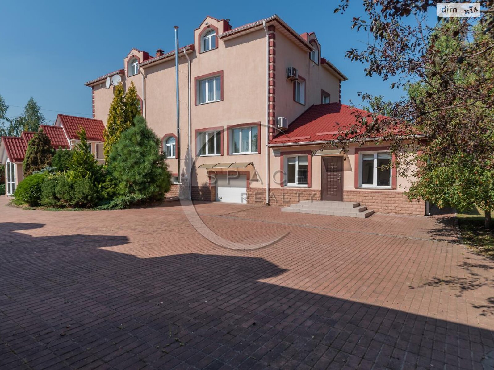 трехэтажный дом с гаражом, 460.5 кв. м, кирпич. Продажа в Мархалевке фото 1 трехэтажный дом с гаражом, 460.5 кв. м, кирпич. Продажа в Мархалевке фото 1