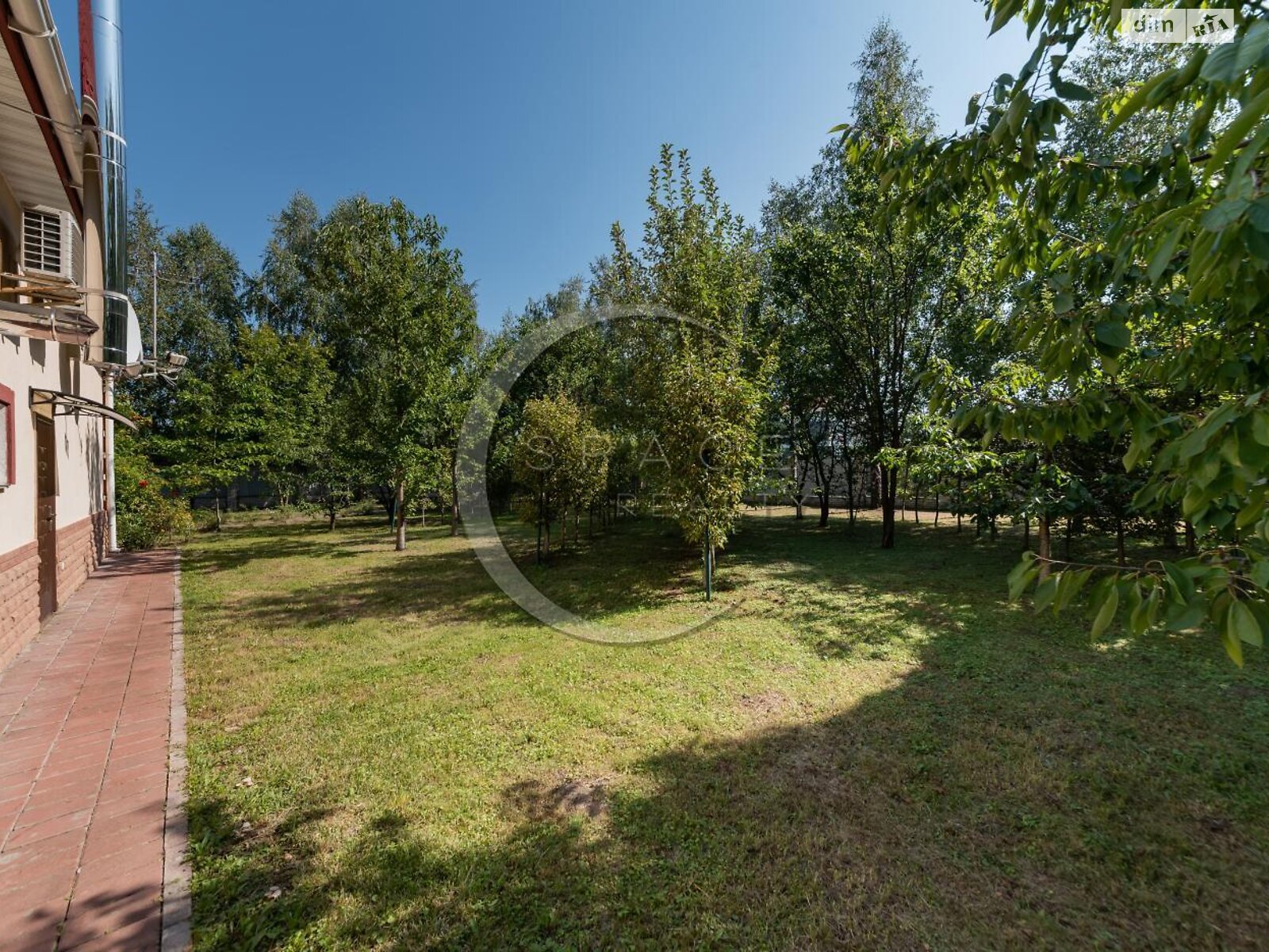 трехэтажный дом с гаражом, 460.5 кв. м, кирпич. Продажа в Мархалевке фото 1 трехэтажный дом с гаражом, 460.5 кв. м, кирпич. Продажа в Мархалевке фото 1