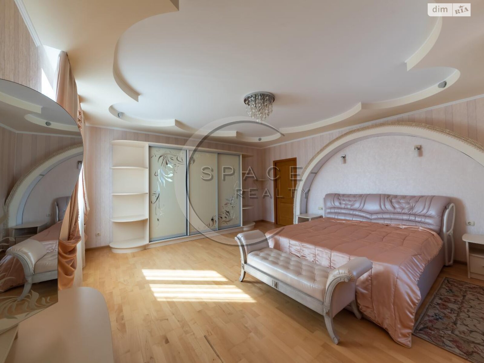 трехэтажный дом с гаражом, 460.5 кв. м, кирпич. Продажа в Мархалевке фото 1 трехэтажный дом с гаражом, 460.5 кв. м, кирпич. Продажа в Мархалевке фото 1