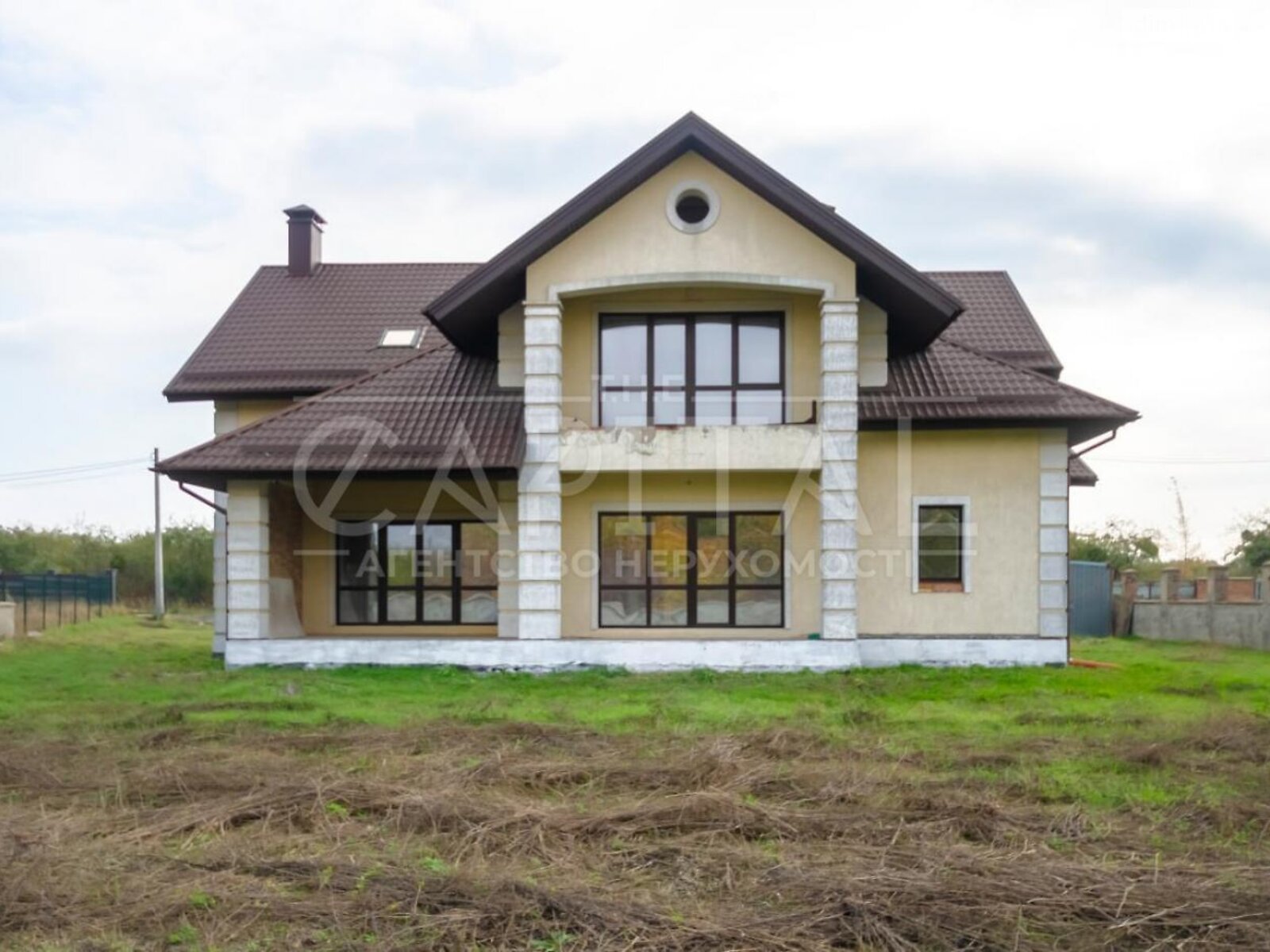 триповерховий будинок з ремонтом, 450 кв. м, цегла. Продаж у Мархалівці фото 1 триповерховий будинок з ремонтом, 450 кв. м, цегла. Продаж у Мархалівці фото 1