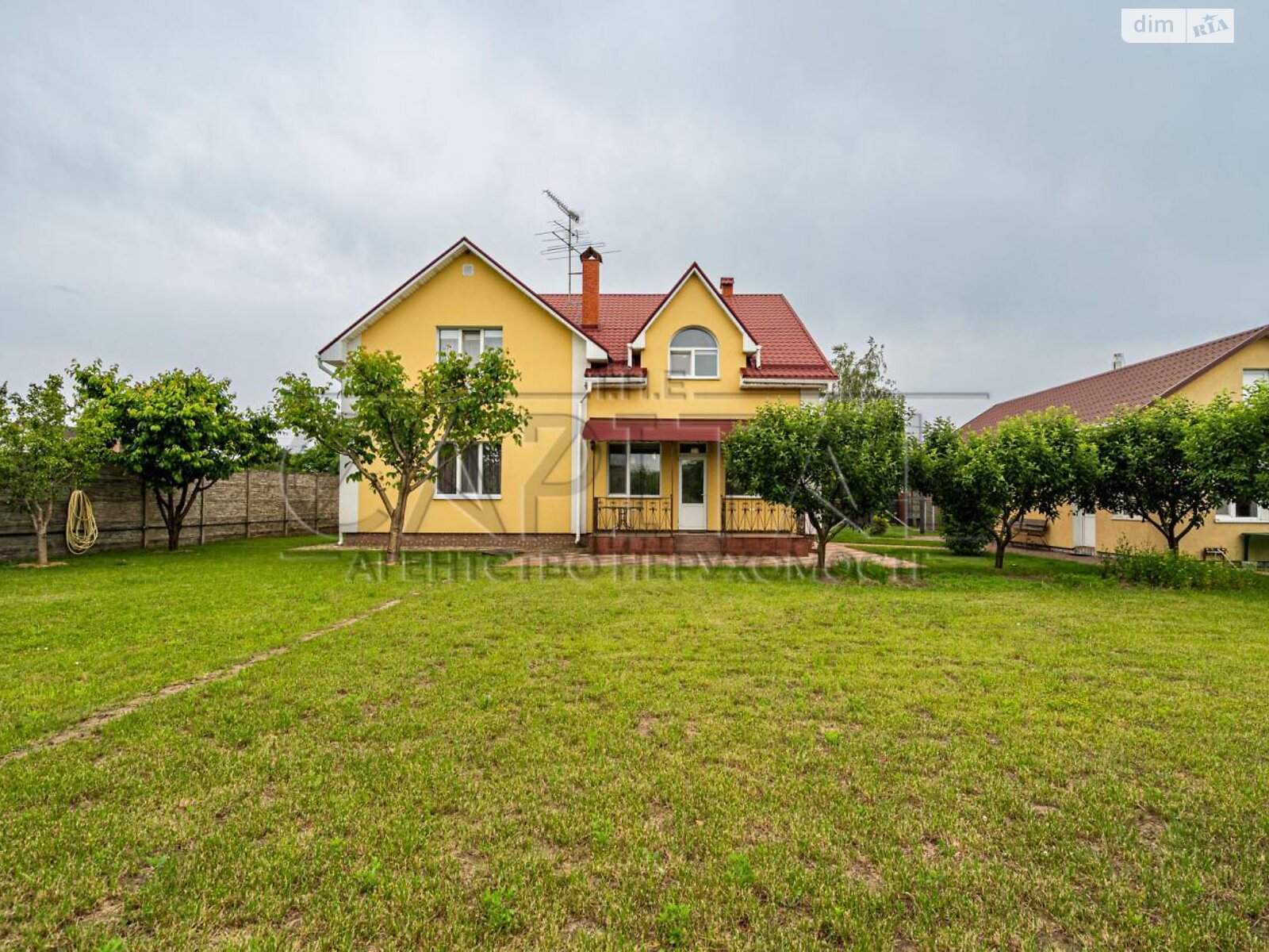 двоповерховий будинок з опаленням, 292.5 кв. м, цегла. Продаж у Мартусівці фото 1 двоповерховий будинок з опаленням, 292.5 кв. м, цегла. Продаж у Мартусівці фото 1