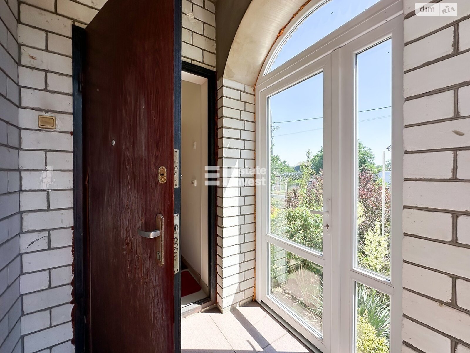 двоповерховий будинок з гаражем, 220 кв. м, цегла. Продаж у Мерефі фото 1 двоповерховий будинок з гаражем, 220 кв. м, цегла. Продаж у Мерефі фото 1