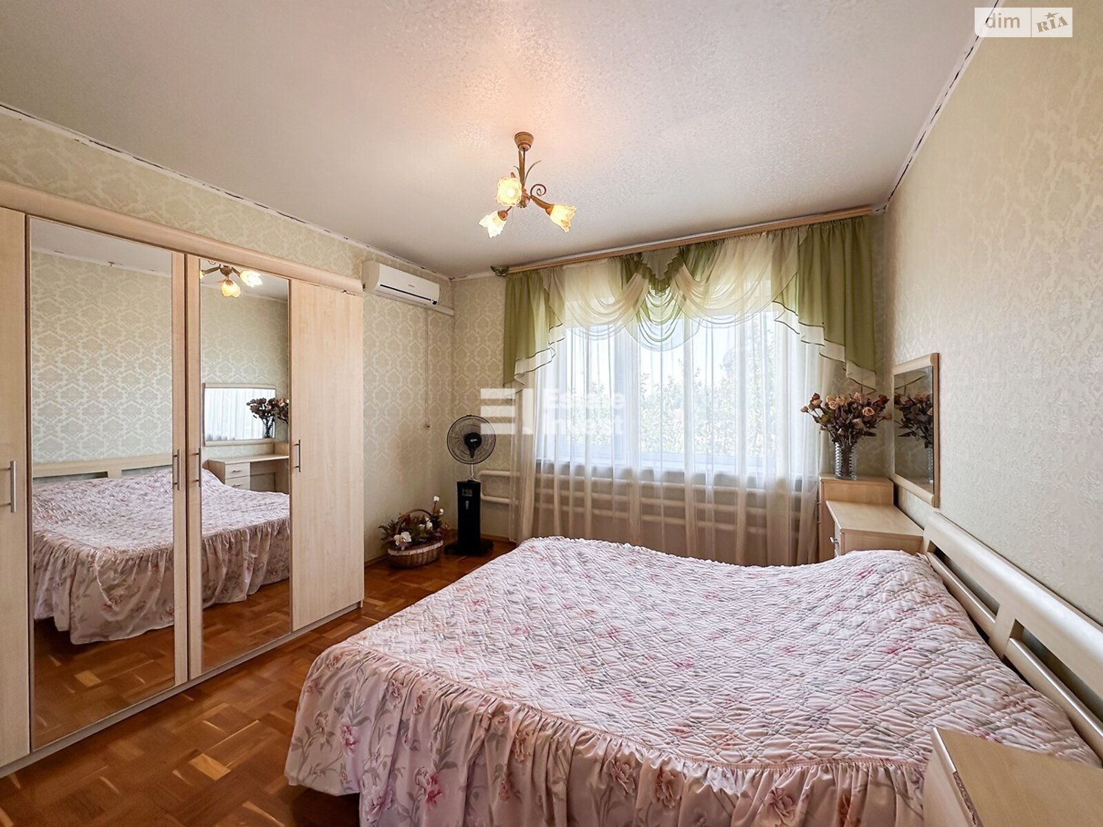 двоповерховий будинок з гаражем, 220 кв. м, цегла. Продаж у Мерефі фото 1 двоповерховий будинок з гаражем, 220 кв. м, цегла. Продаж у Мерефі фото 1