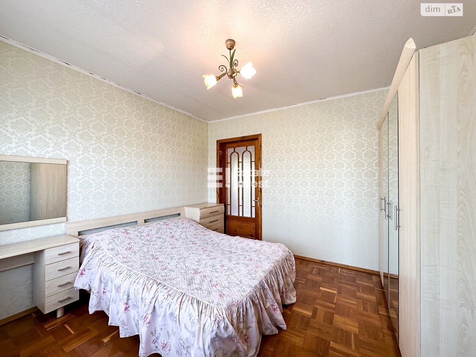 двоповерховий будинок з гаражем, 220 кв. м, цегла. Продаж у Мерефі фото 1 двоповерховий будинок з гаражем, 220 кв. м, цегла. Продаж у Мерефі фото 1
