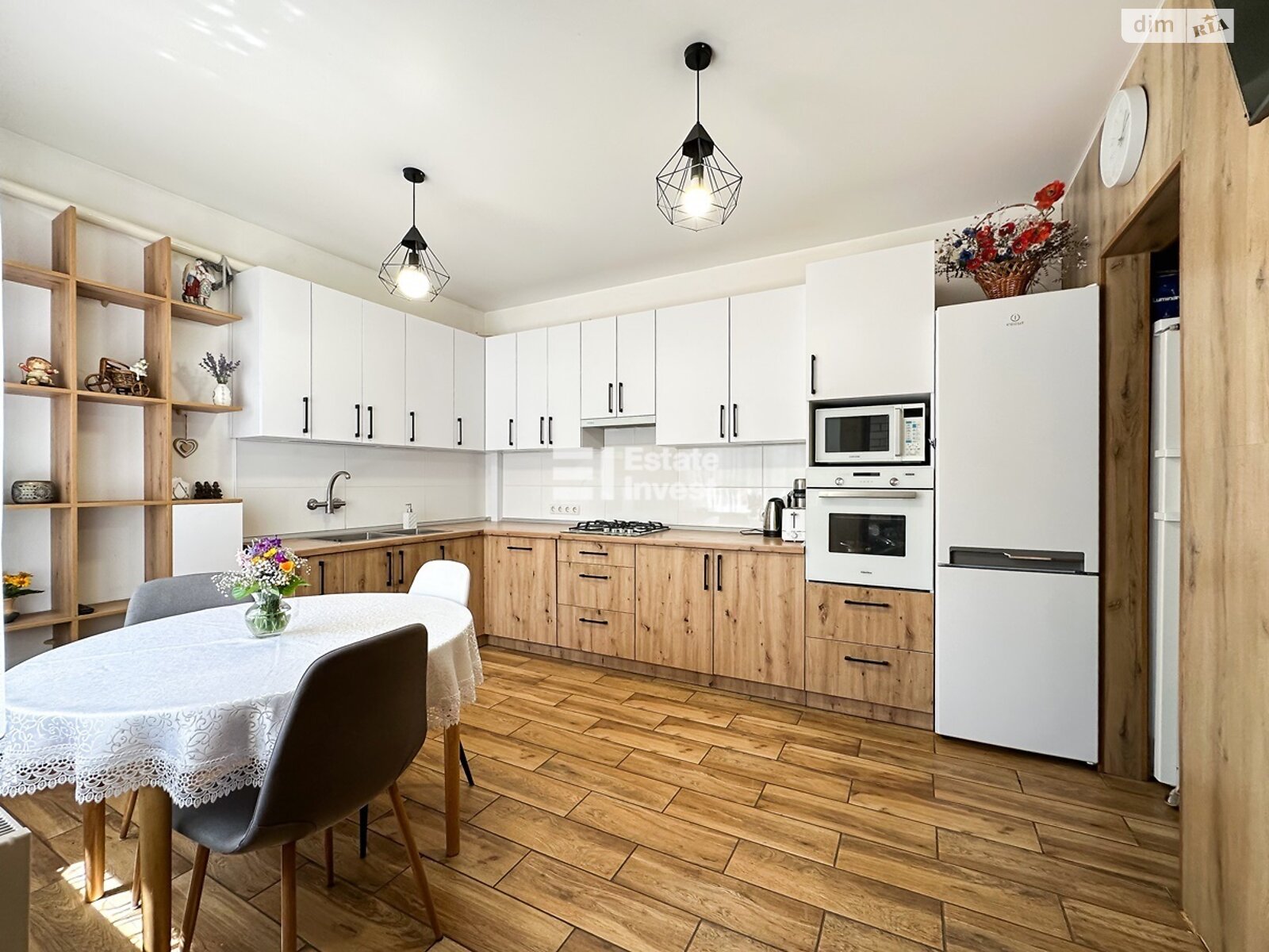 двоповерховий будинок з гаражем, 220 кв. м, цегла. Продаж у Мерефі фото 1 двоповерховий будинок з гаражем, 220 кв. м, цегла. Продаж у Мерефі фото 1