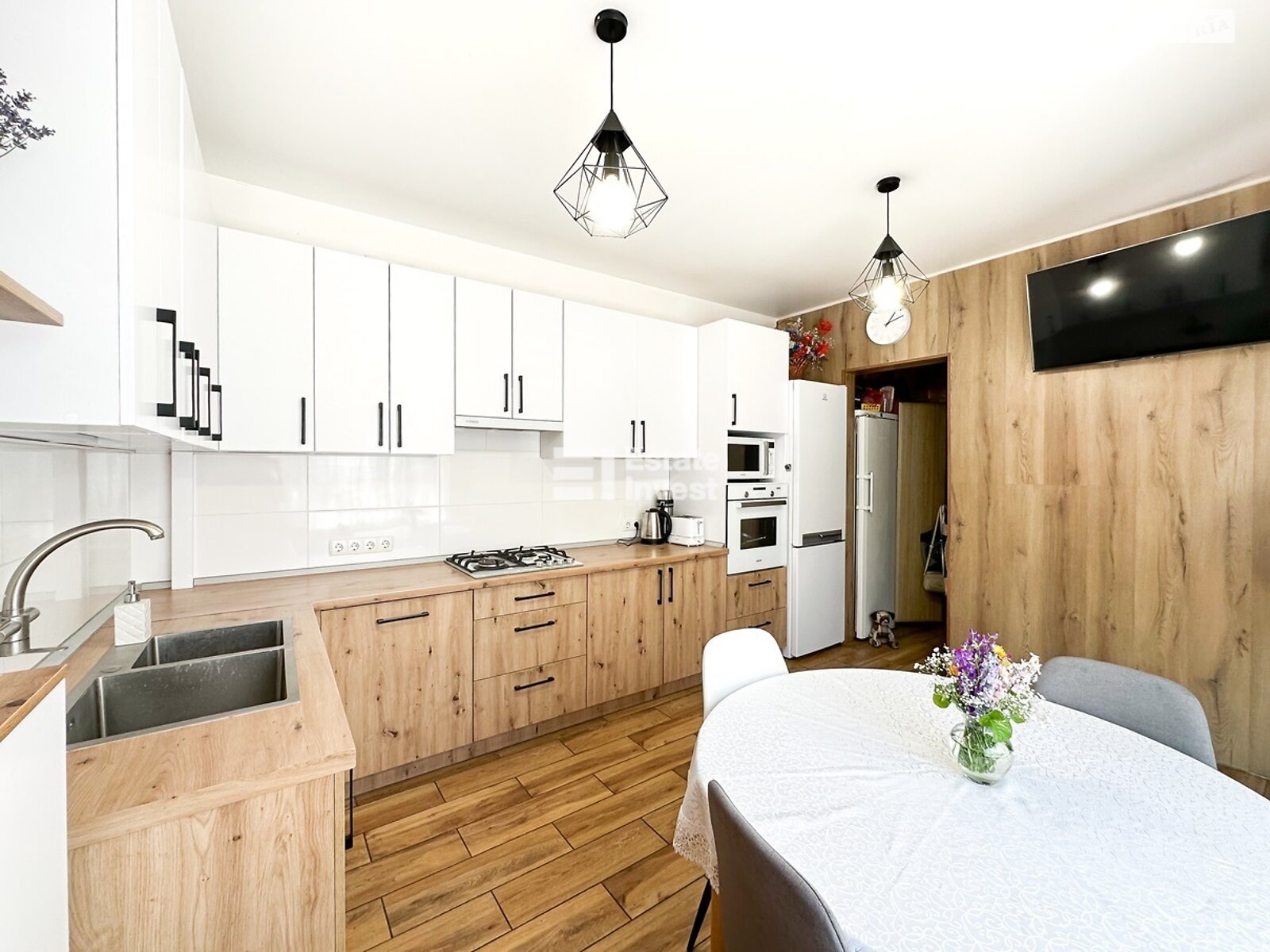 двоповерховий будинок з гаражем, 220 кв. м, цегла. Продаж у Мерефі фото 1 двоповерховий будинок з гаражем, 220 кв. м, цегла. Продаж у Мерефі фото 1
