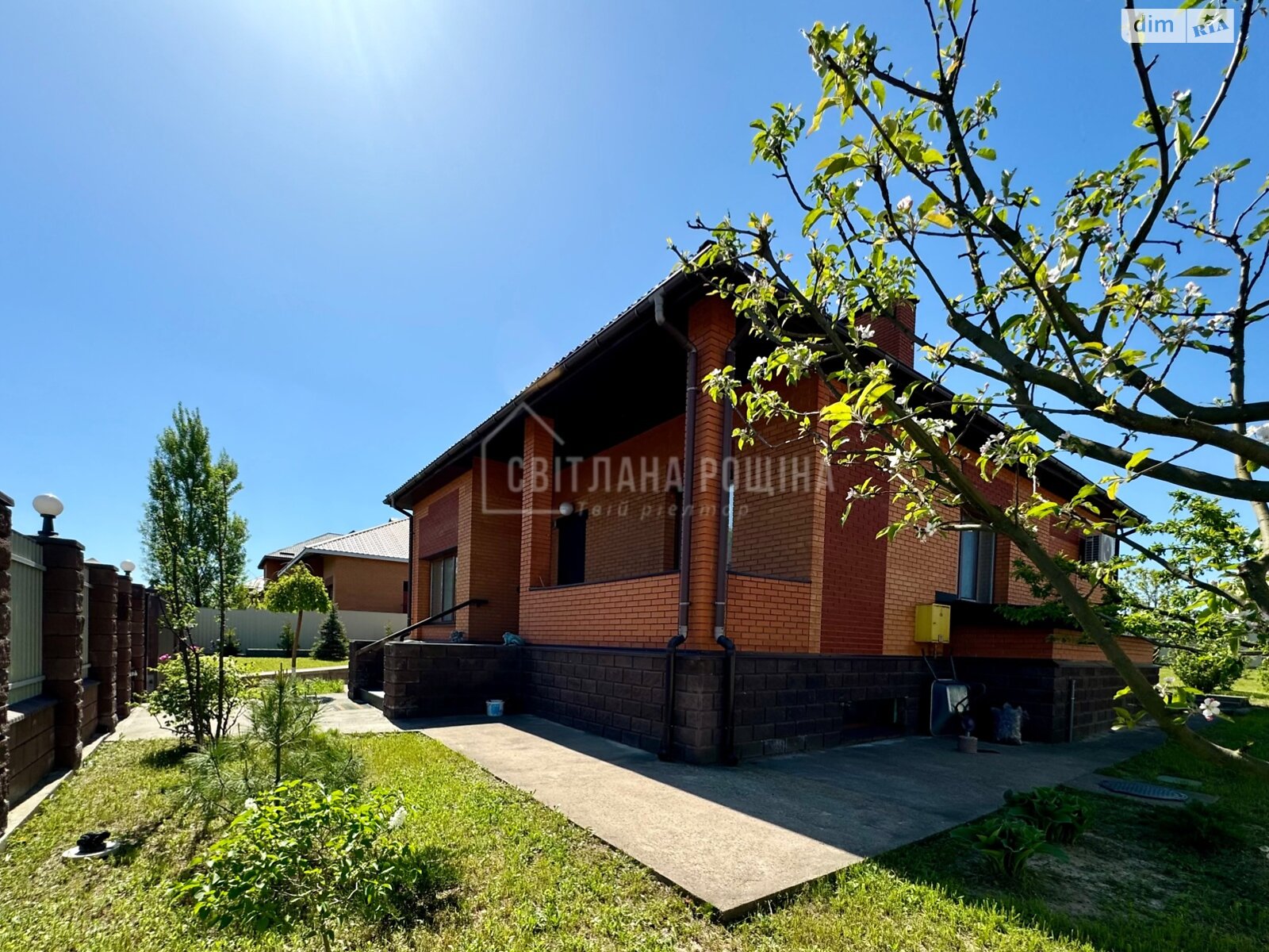 двухэтажный дом с верандой, 299 кв. м, кирпич. Продажа в Михайловке-Рубежовке фото 1 двухэтажный дом с верандой, 299 кв. м, кирпич. Продажа в Михайловке-Рубежовке фото 1