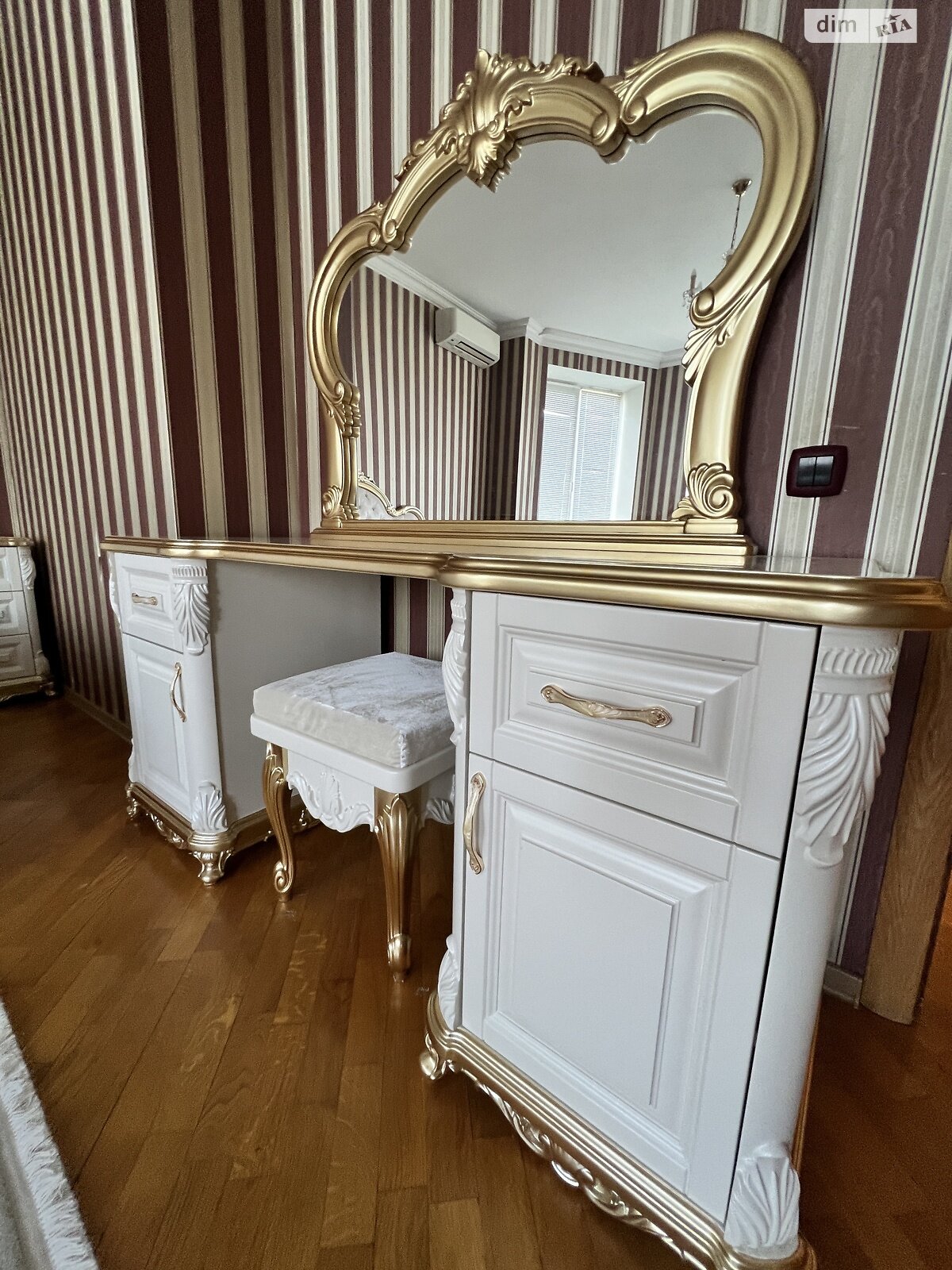 триповерховий будинок бесідка, 301.8 кв. м, цегла. Продаж у Михайлівці-Рубежівці фото 1 триповерховий будинок бесідка, 301.8 кв. м, цегла. Продаж у Михайлівці-Рубежівці фото 1