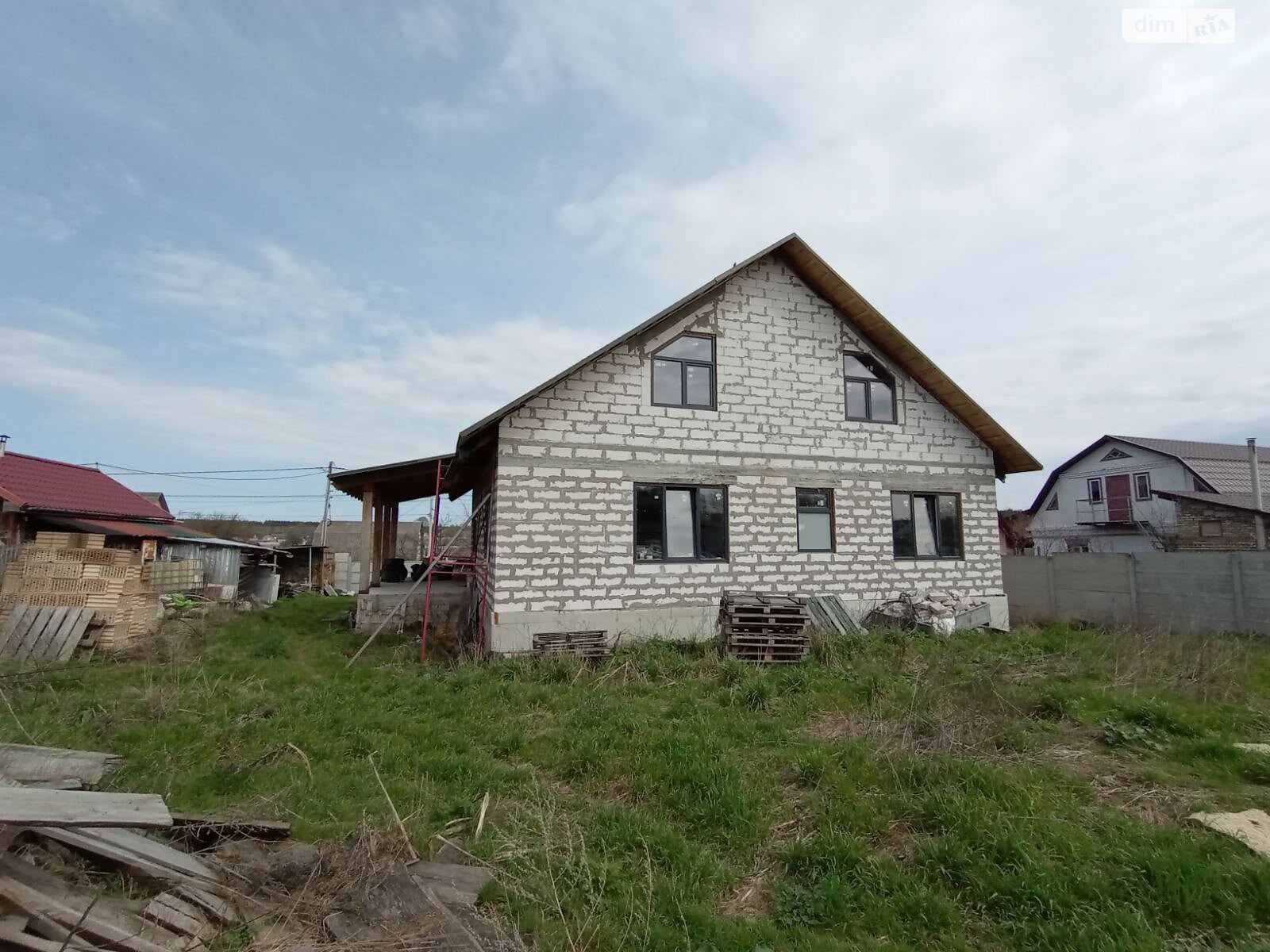 трехэтажный дом, 320 кв. м, пеноблок. Продажа в Михайловке-Рубежовке фото 1 трехэтажный дом, 320 кв. м, пеноблок. Продажа в Михайловке-Рубежовке фото 1