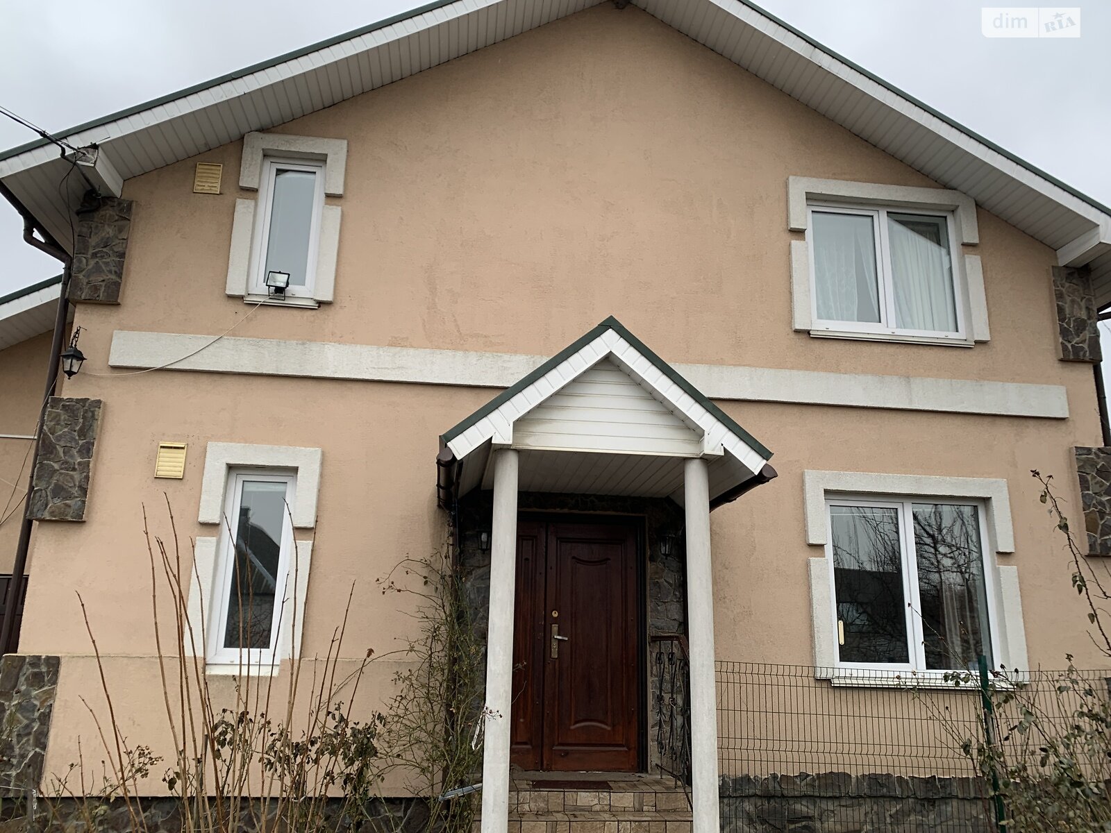 двухэтажный дом с ремонтом, 210 кв. м, кирпич. Продажа в Михайловке-Рубежовке фото 1