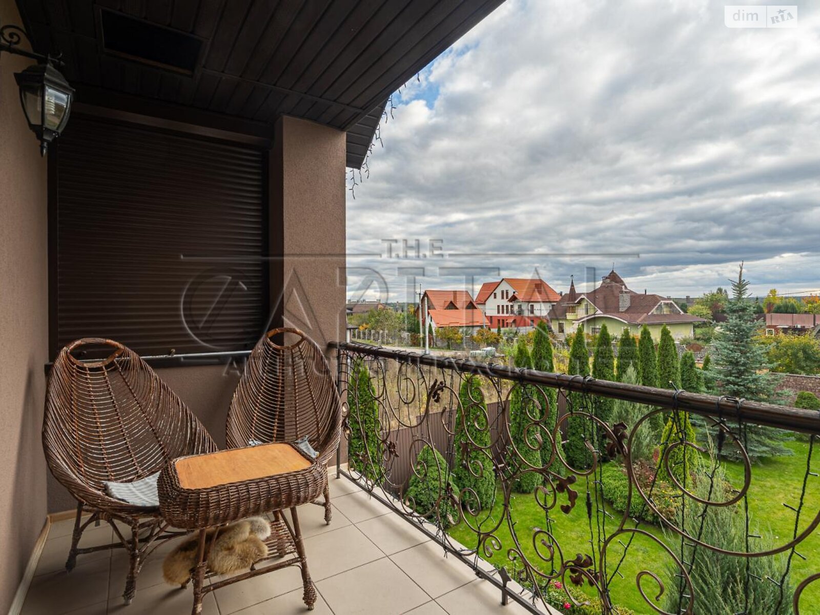 двухэтажный дом с балконом, 360 кв. м, кирпич. Продажа в Михайловке-Рубежовке фото 1 двухэтажный дом с балконом, 360 кв. м, кирпич. Продажа в Михайловке-Рубежовке фото 1