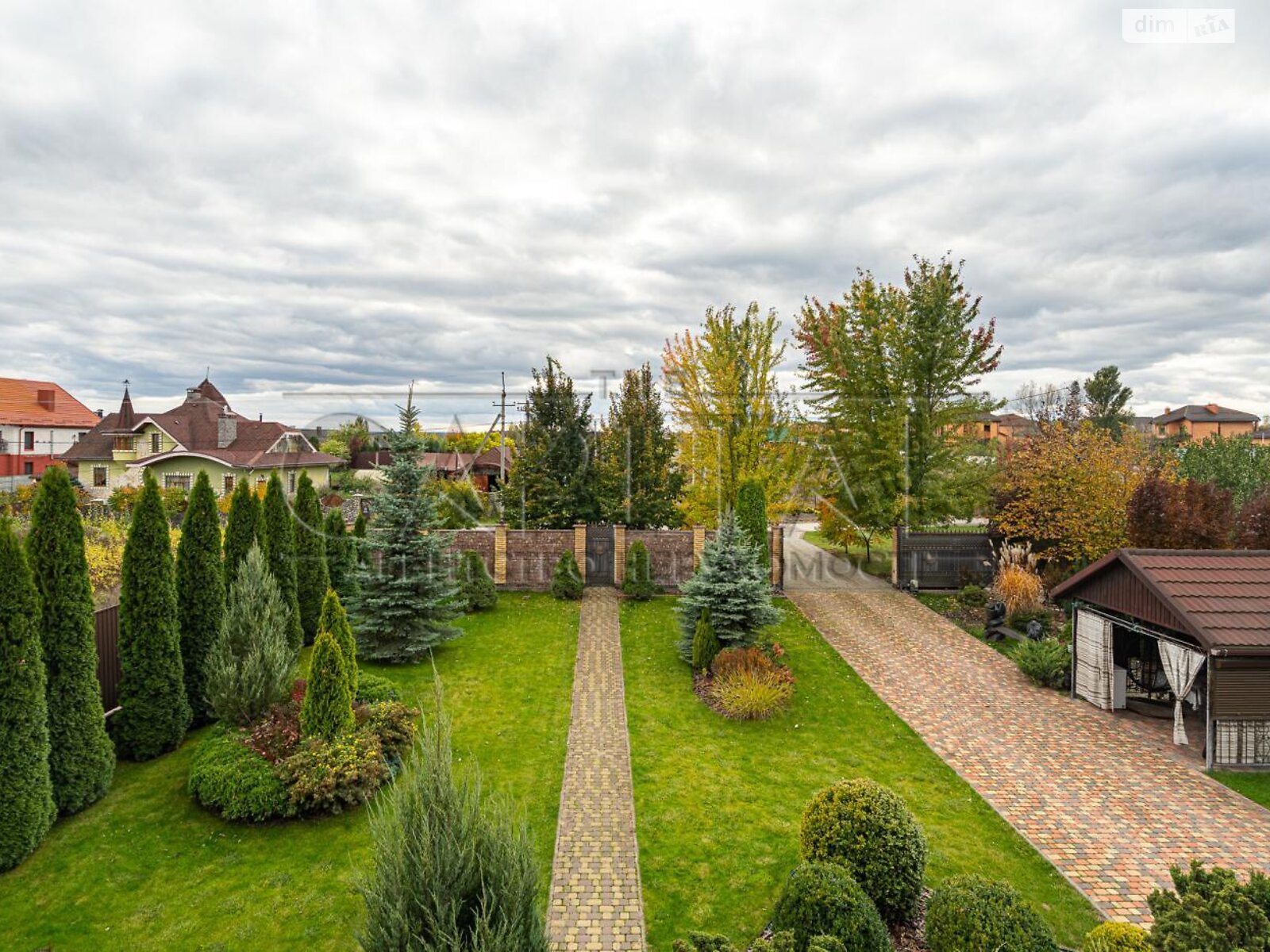 двухэтажный дом с балконом, 360 кв. м, кирпич. Продажа в Михайловке-Рубежовке фото 1 двухэтажный дом с балконом, 360 кв. м, кирпич. Продажа в Михайловке-Рубежовке фото 1