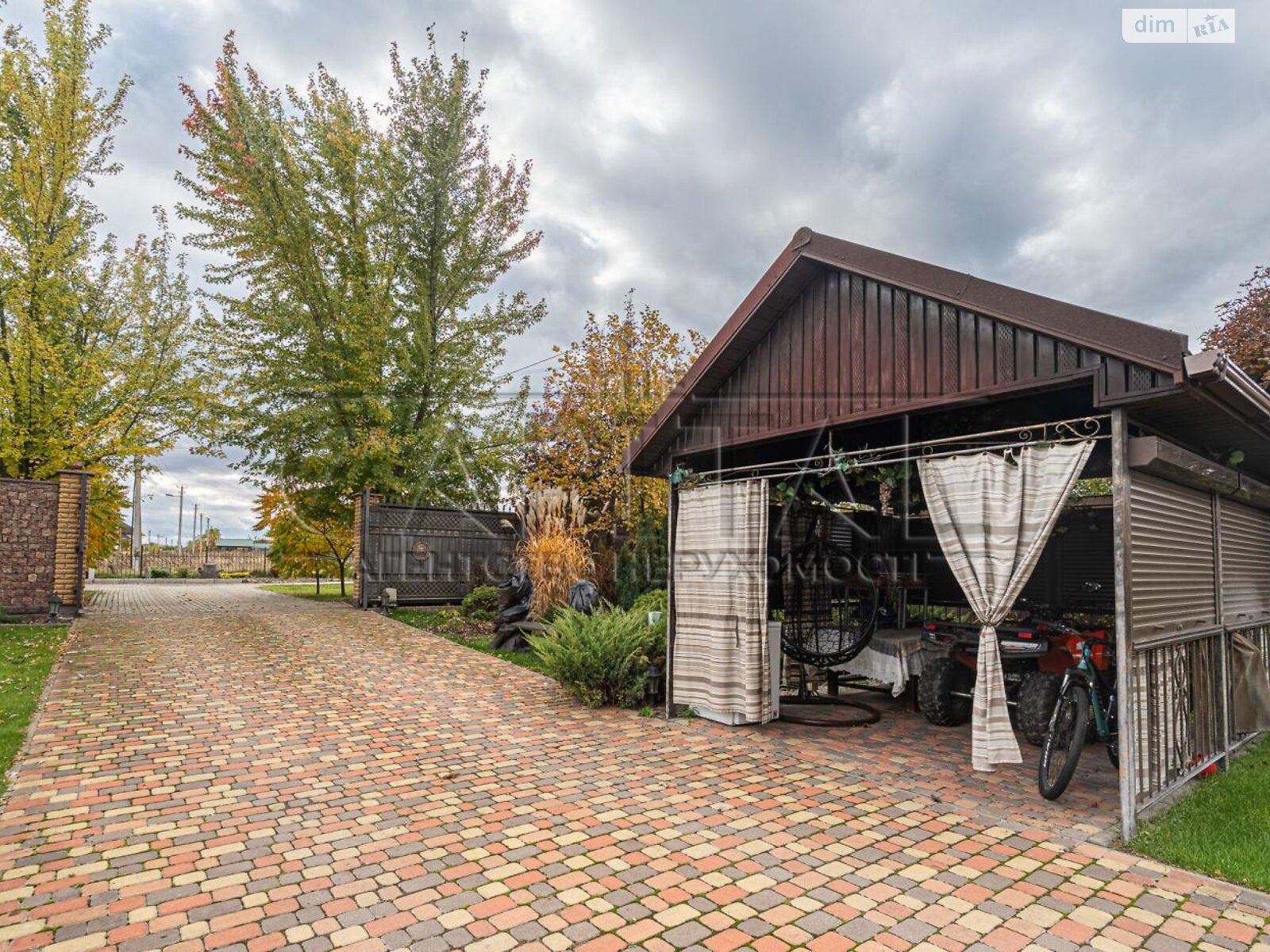 двухэтажный дом с балконом, 360 кв. м, кирпич. Продажа в Михайловке-Рубежовке фото 1 двухэтажный дом с балконом, 360 кв. м, кирпич. Продажа в Михайловке-Рубежовке фото 1