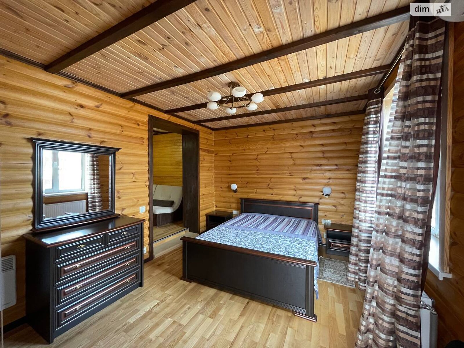 двухэтажный дом с балконом, 220 кв. м, кирпич. Продажа в Микуличах фото 1