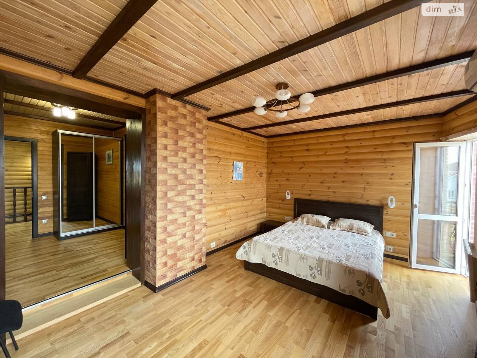 двухэтажный дом с балконом, 220 кв. м, кирпич. Продажа в Микуличах фото 1