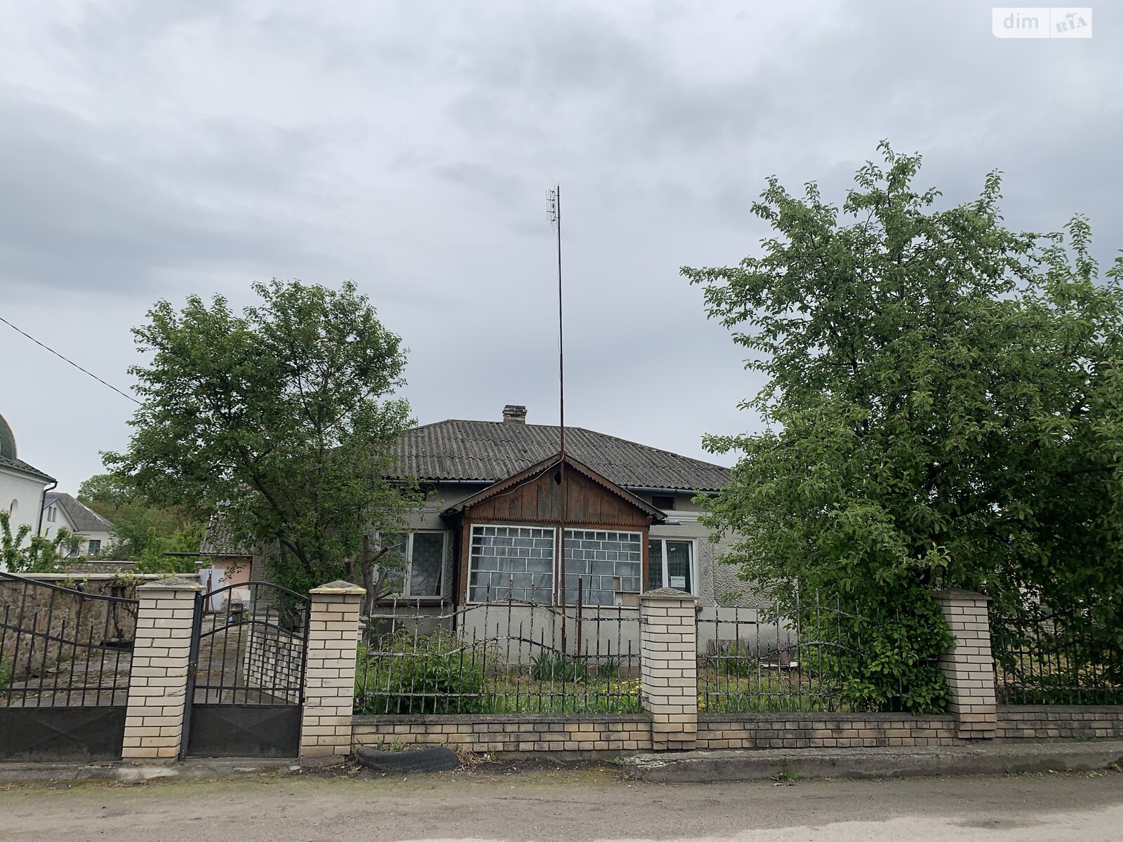 одноэтажный дом с верандой, 85 кв. м, инкерманский камень. Продажа в Микулинцах фото 1 одноэтажный дом с верандой, 85 кв. м, инкерманский камень. Продажа в Микулинцах фото 1