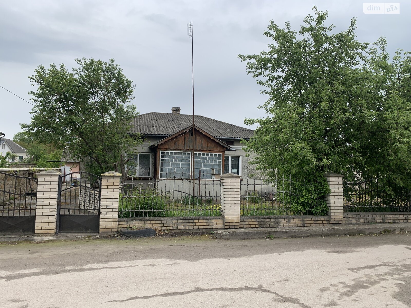 одноэтажный дом с верандой, 85 кв. м, инкерманский камень. Продажа в Микулинцах фото 1 одноэтажный дом с верандой, 85 кв. м, инкерманский камень. Продажа в Микулинцах фото 1