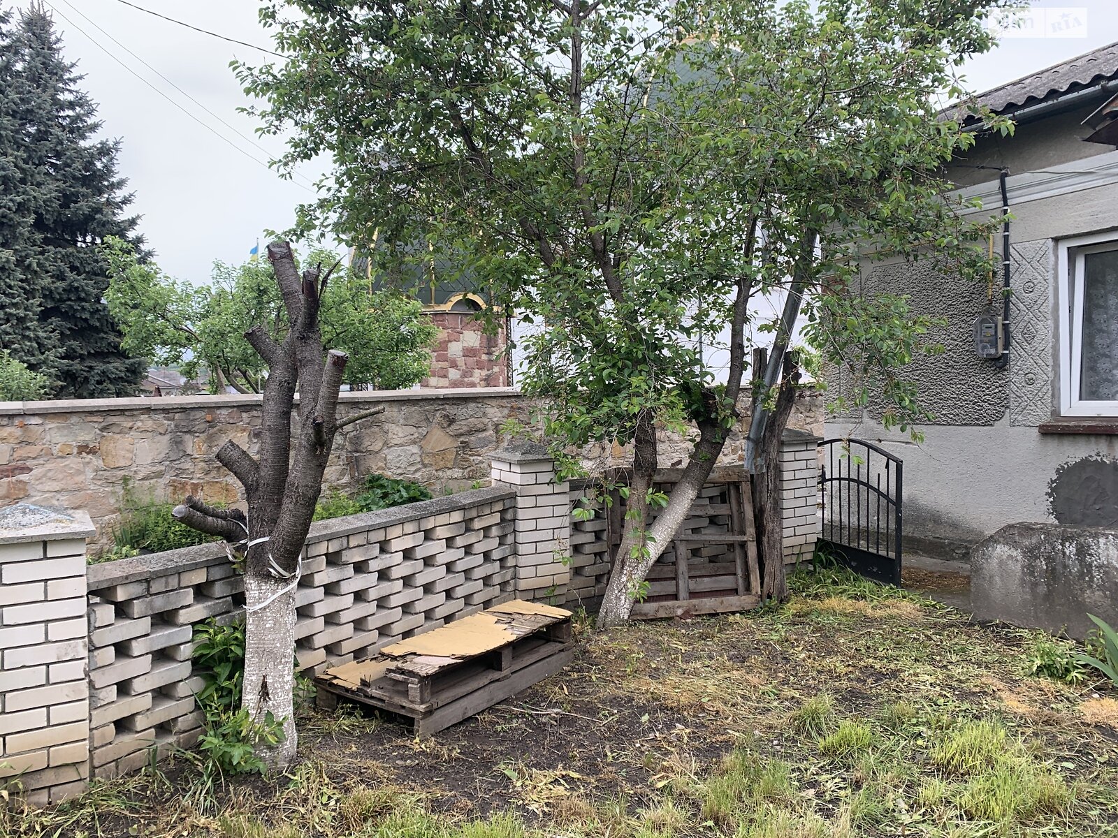 одноэтажный дом с верандой, 85 кв. м, инкерманский камень. Продажа в Микулинцах фото 1 одноэтажный дом с верандой, 85 кв. м, инкерманский камень. Продажа в Микулинцах фото 1