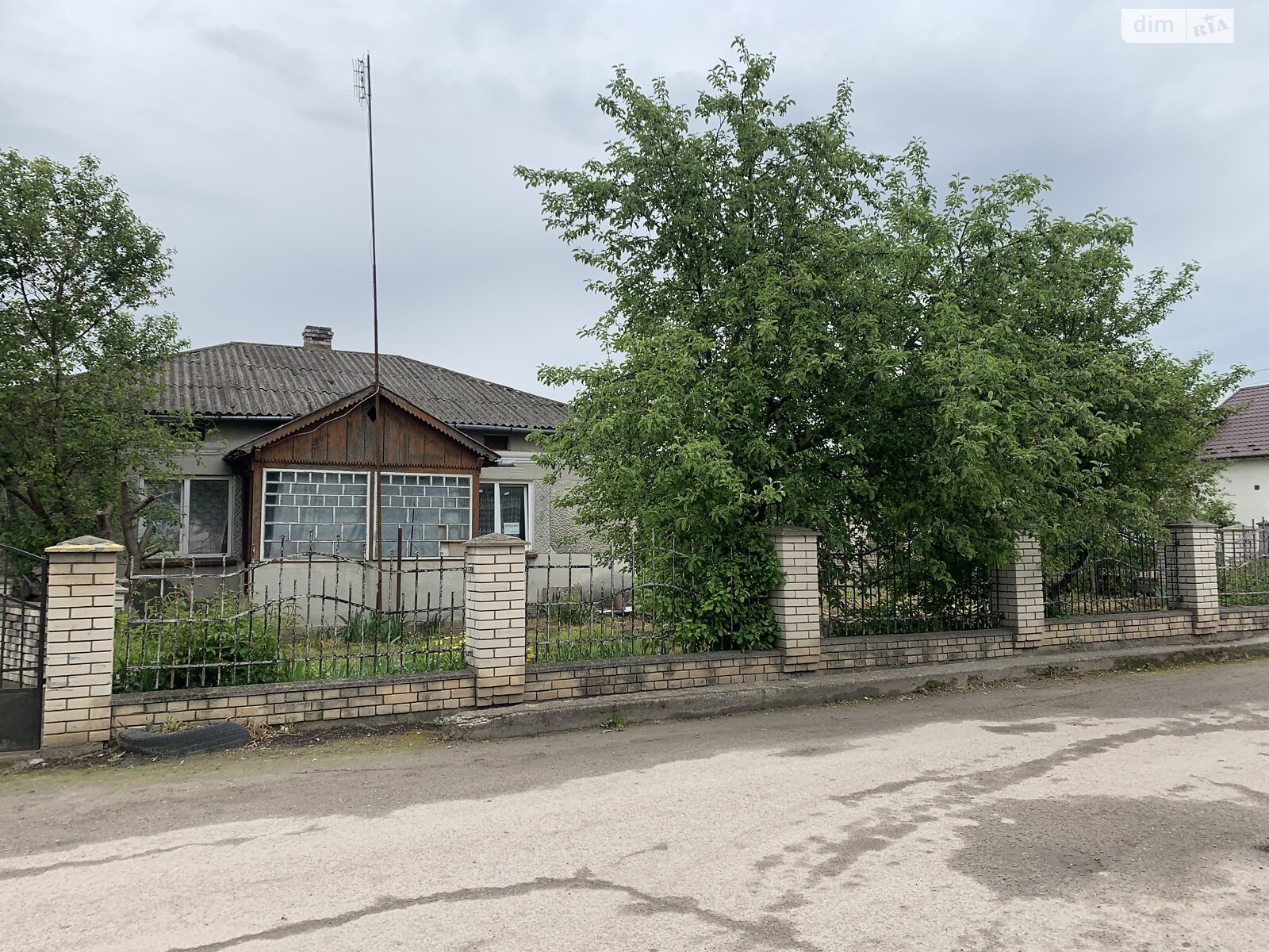одноэтажный дом с верандой, 85 кв. м, инкерманский камень. Продажа в Микулинцах фото 1 одноэтажный дом с верандой, 85 кв. м, инкерманский камень. Продажа в Микулинцах фото 1