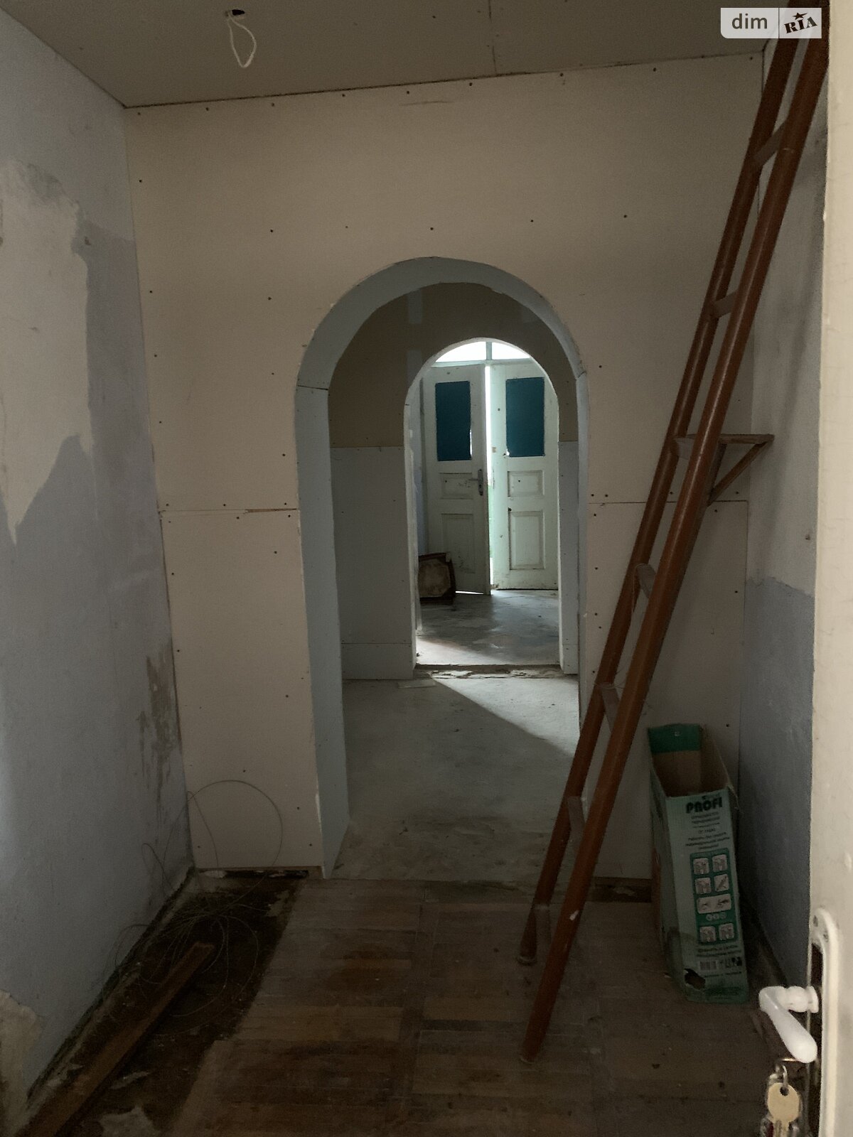одноэтажный дом с верандой, 85 кв. м, инкерманский камень. Продажа в Микулинцах фото 1 одноэтажный дом с верандой, 85 кв. м, инкерманский камень. Продажа в Микулинцах фото 1