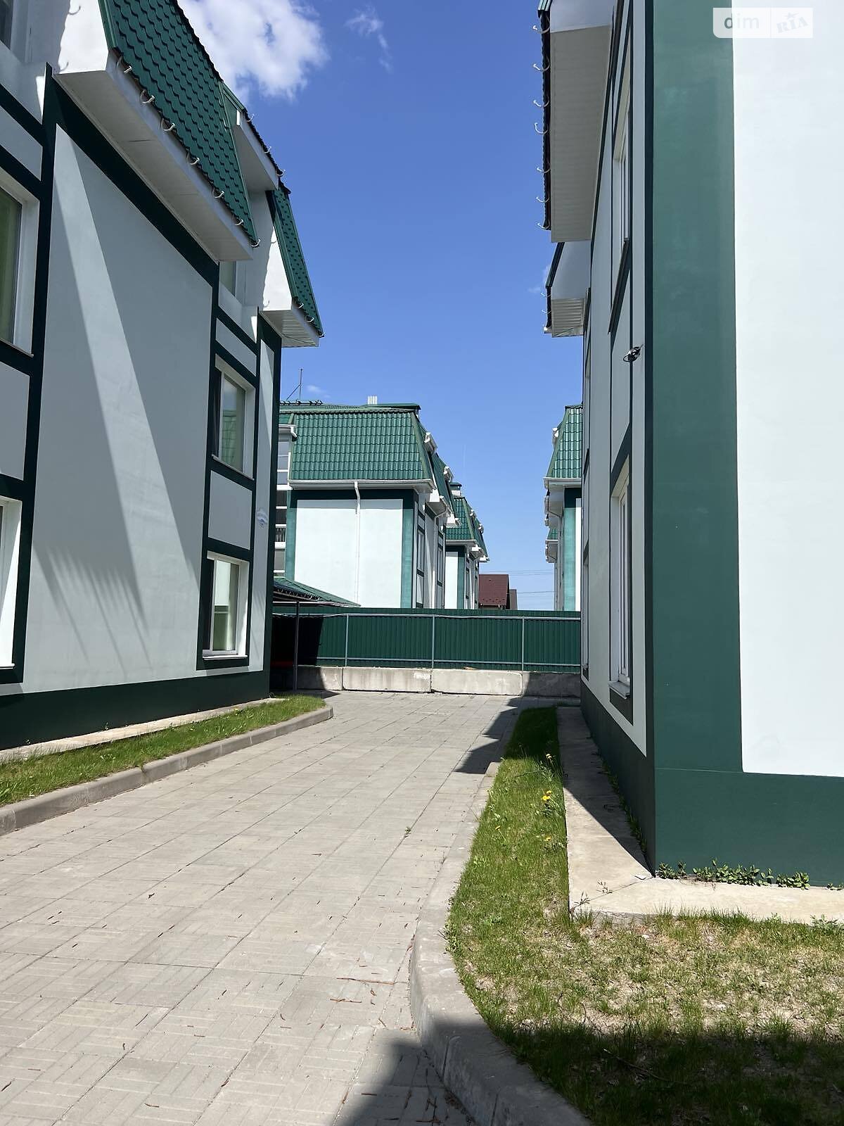 трехэтажный дом беседка, 293.1 кв. м, кирпич. Продажа в Милой фото 1 трехэтажный дом беседка, 293.1 кв. м, кирпич. Продажа в Милой фото 1