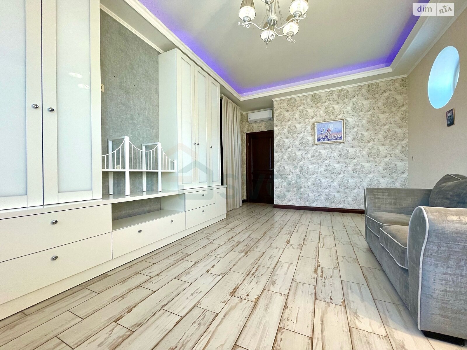 триповерховий будинок з опаленням, 230.9 кв. м, цегла. Продаж у Милій фото 1