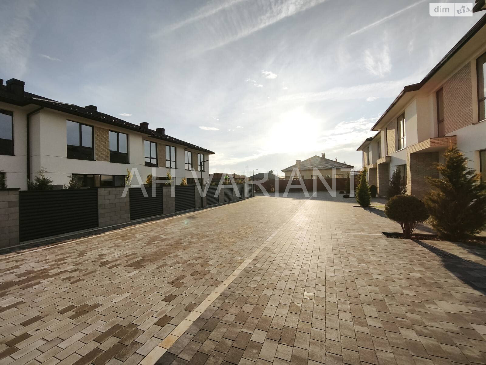 двухэтажный дом, 135 кв. м, кирпич. Продажа в Минае фото 1