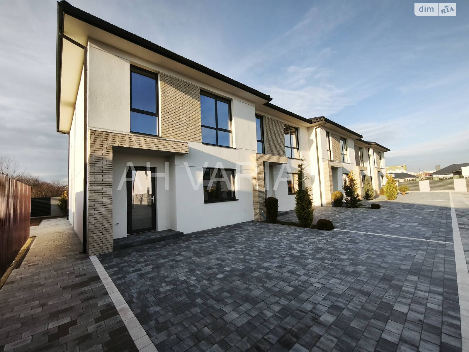 двухэтажный дом, 135 кв. м, кирпич. Продажа в Минае фото 1