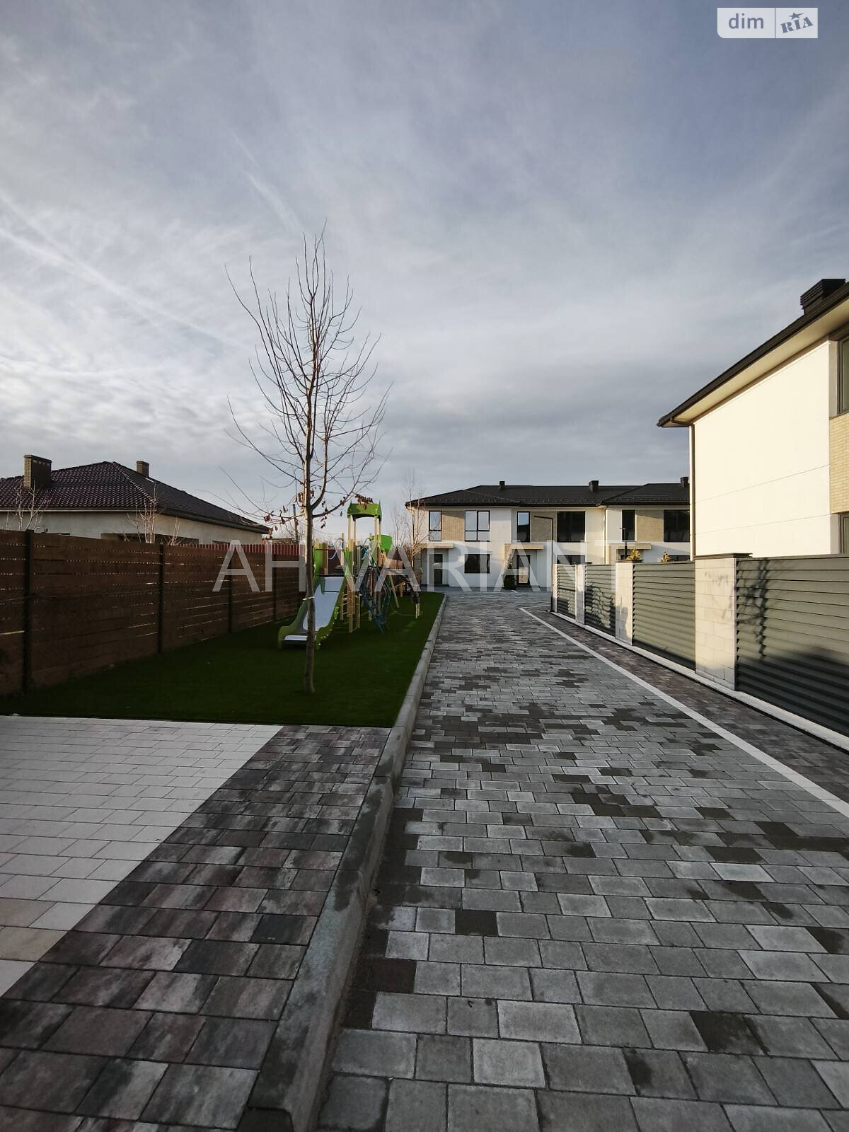 двухэтажный дом, 125 кв. м, кирпич. Продажа в Минае фото 1