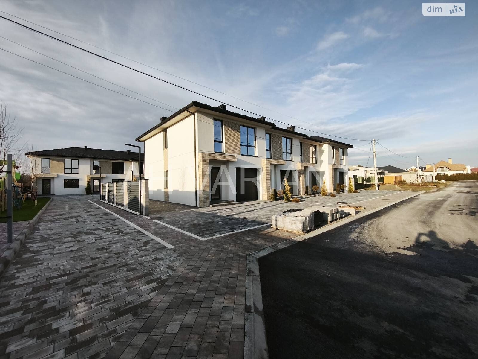 двухэтажный дом, 125 кв. м, кирпич. Продажа в Минае фото 1