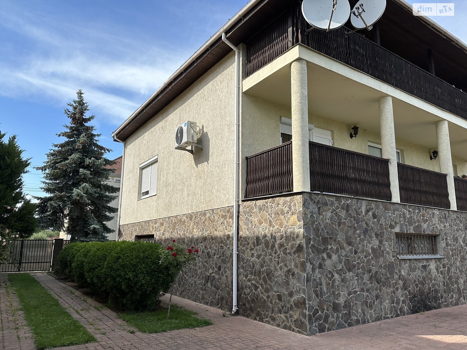двухэтажный дом с гаражом, 360 кв. м, кирпич. Продажа в Минае фото 1 двухэтажный дом с гаражом, 360 кв. м, кирпич. Продажа в Минае фото 1