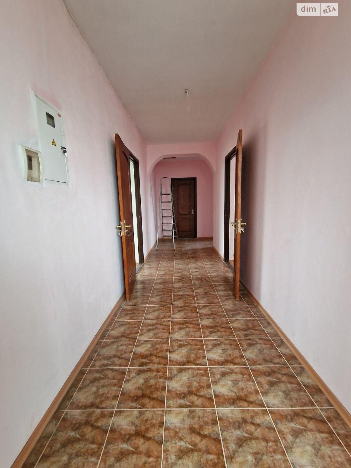 двухэтажный дом, 715 кв. м, кирпич. Продажа в Минае фото 1 двухэтажный дом, 715 кв. м, кирпич. Продажа в Минае фото 1