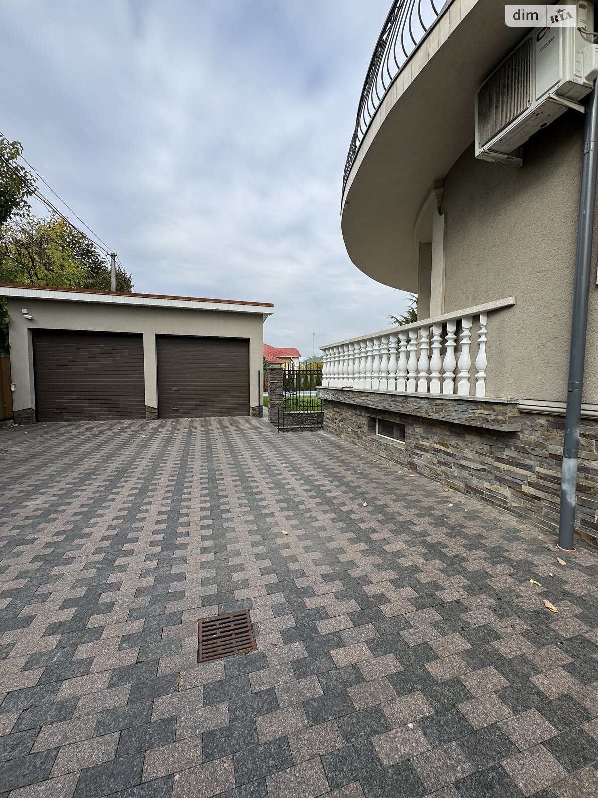 двоповерховий будинок з опаленням, 360 кв. м, цегла. Продаж у Минаї фото 1 двоповерховий будинок з опаленням, 360 кв. м, цегла. Продаж у Минаї фото 1