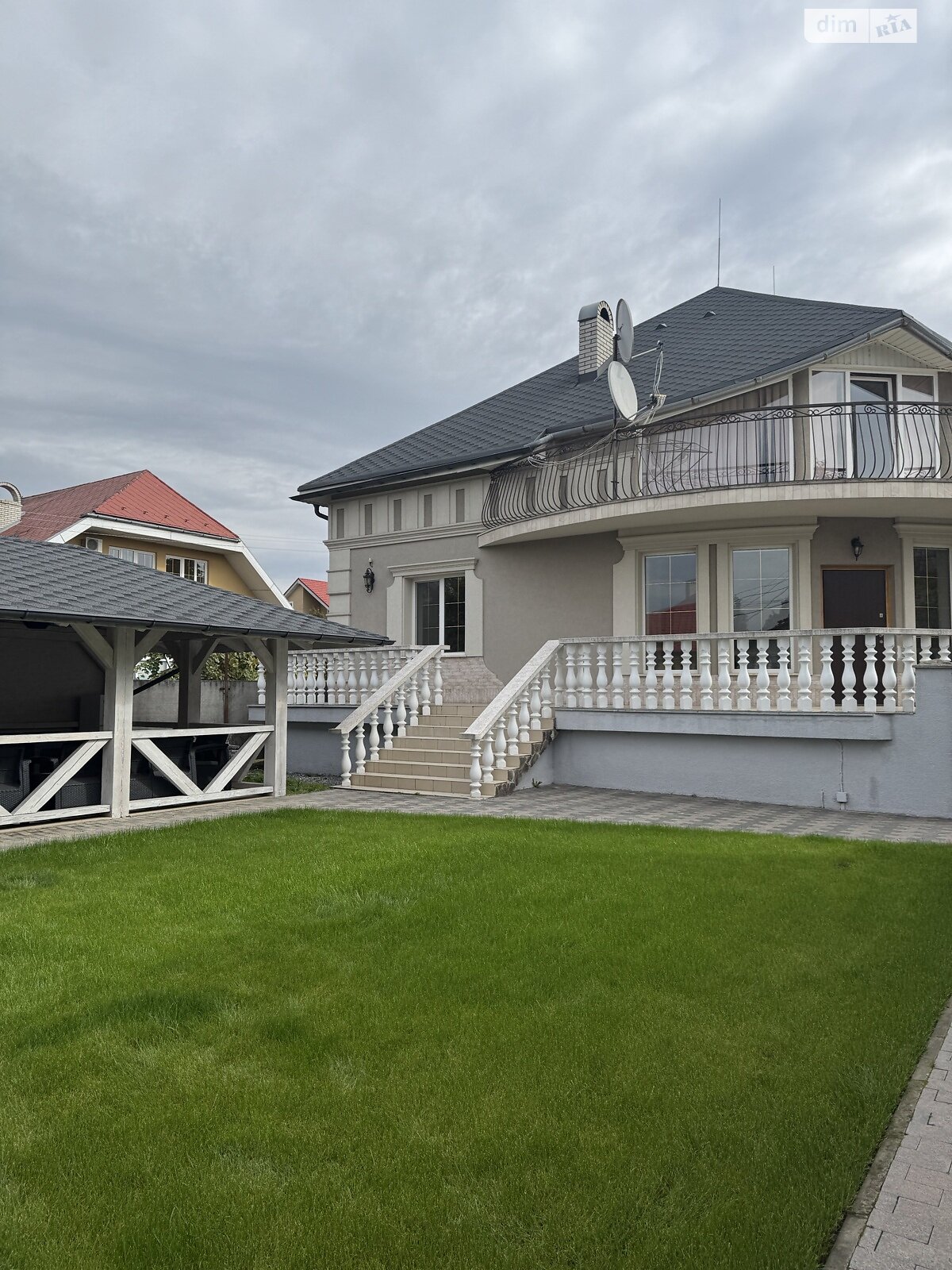 двоповерховий будинок з опаленням, 360 кв. м, цегла. Продаж у Минаї фото 1 двоповерховий будинок з опаленням, 360 кв. м, цегла. Продаж у Минаї фото 1