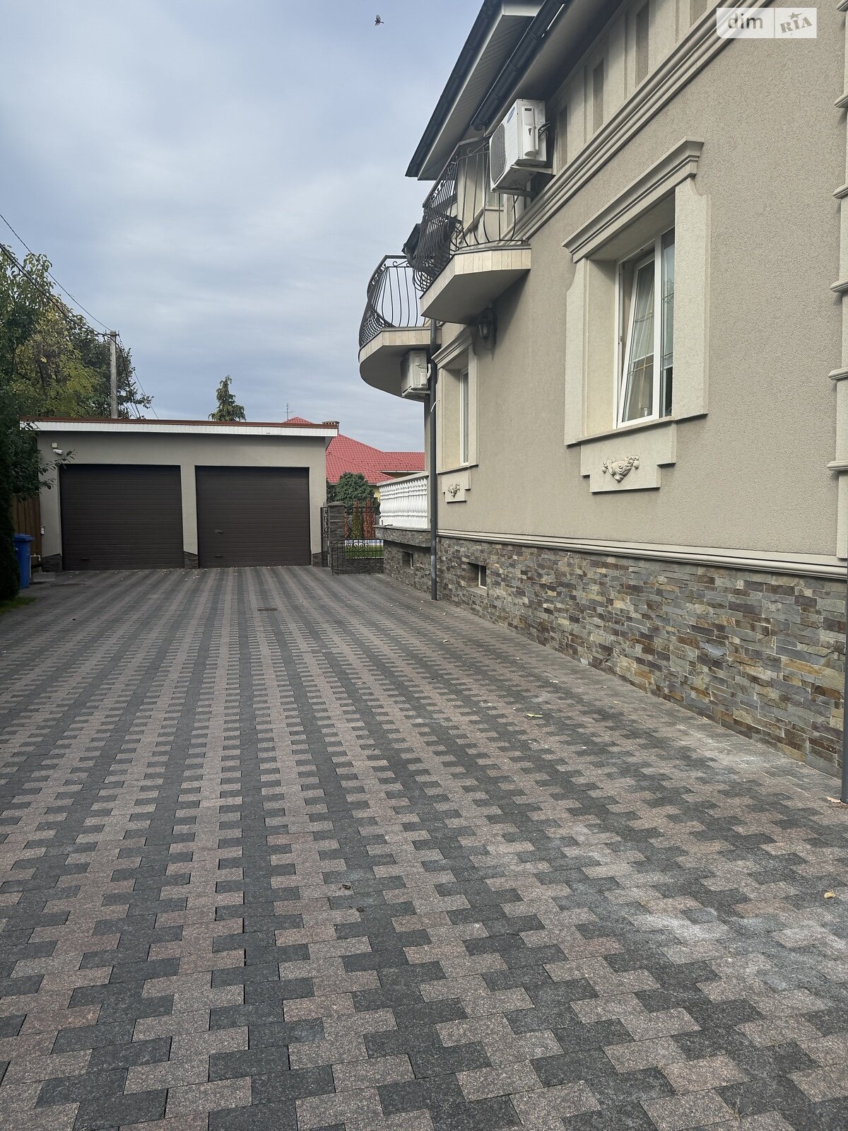 двоповерховий будинок з опаленням, 360 кв. м, цегла. Продаж у Минаї фото 1 двоповерховий будинок з опаленням, 360 кв. м, цегла. Продаж у Минаї фото 1